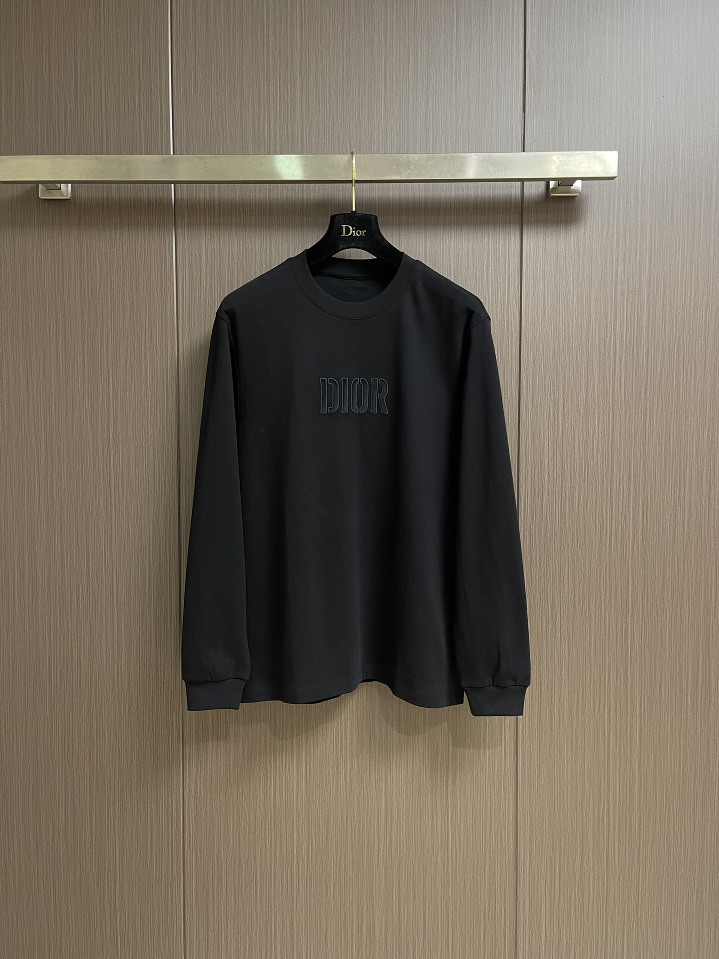 NO:540731,Dior 2025ss autumn and winter new long-sleeved T-shirt, classic logo design, versatile custom fabric, soft and delicate, comfortable and breathable, extremely skin-friendly, men's wardrobe is indispensable for basic styles. It is a low-key design. Must-have, size M-5XL, dior,tees, t-shirt, alexander wang19860909Dior 2025ss秋冬新品长袖T恤,经典Logo设计,百搭款定制面料,柔软细腻 舒适透气,亲肤感极高,男人的衣柜都少不了基础款 是低调的设计 必备款,尺码M-5XL,,dior,tees，t-shirt,alexander wang,Men's clothing