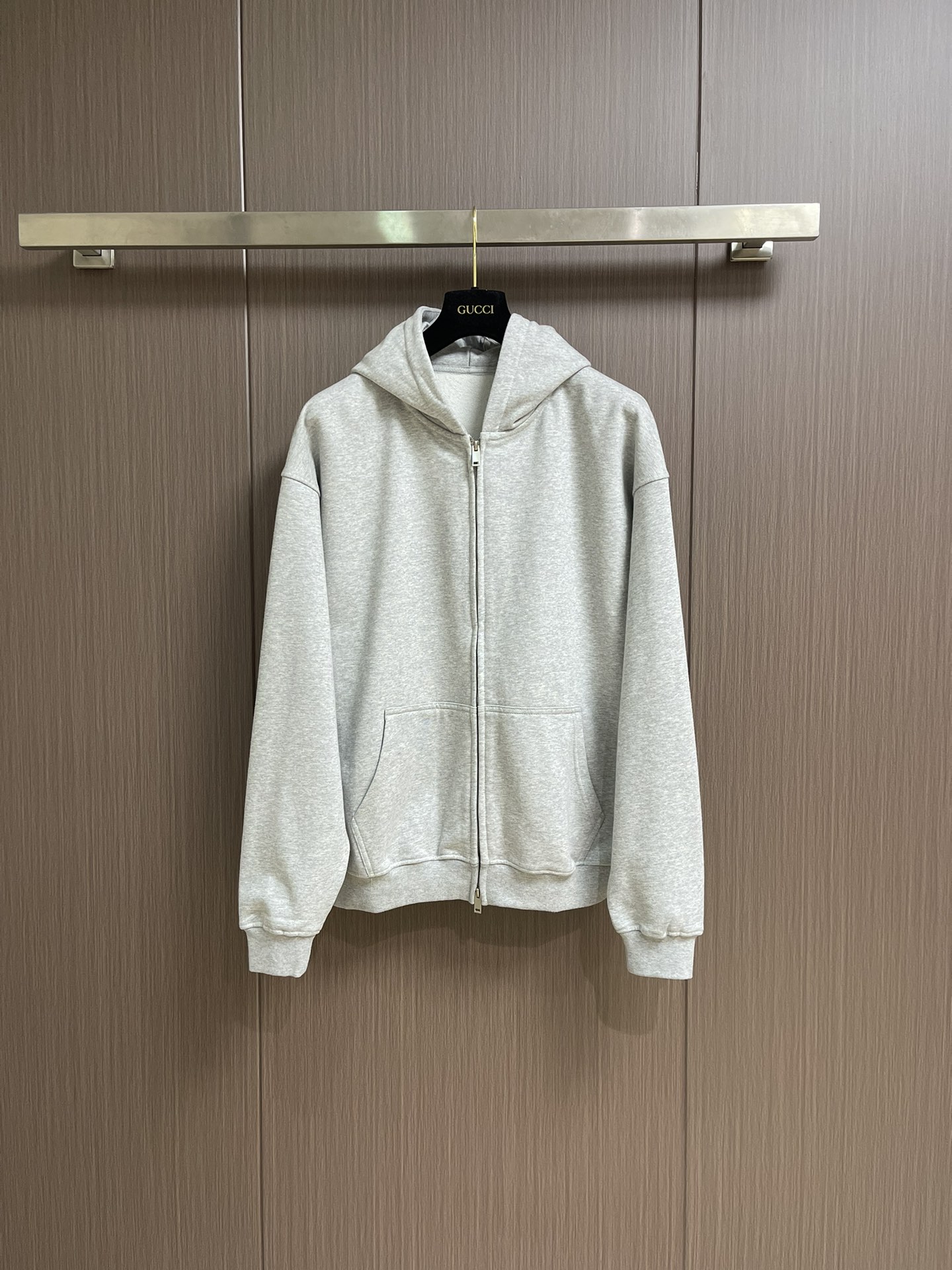 NO:540712,Gucci printed logo letter zipper hooded sweatshirt, this fabric feels soft, the upper body is comfortable and not close to the body, the jacquard logo design on the back, the cotton fabric is ingeniously crafted, embellished with exquisite but restrained details and various brand logos, suitable for wearing during the seasonal changes when it is warm and cold. This regular hooded sweatshirt is ingeniously crafted, embellished with contrasting handwritten Gucci logo print, showing unique charm. Size S-XL, gucci, hoodie, sweatshirts, hats, alexander wang19860909Gucci 印花logo标识字母拉链连帽卫衣,该款面料手感偏柔软,上身舒宽不贴身,后背提花logo设计,棉质面料匠心打造,缀饰精致而不失内敛的细节和各种品牌标识,适合乍暖还寒的换季时节穿着.这款常规版型连帽卫衣匠心打造,缀饰撞色手写体Gucci标识印花,尽显别致魅力.尺码S-XL,,gucci,hoodie,sweatshirts,hats,alexander wang,Men's clothing