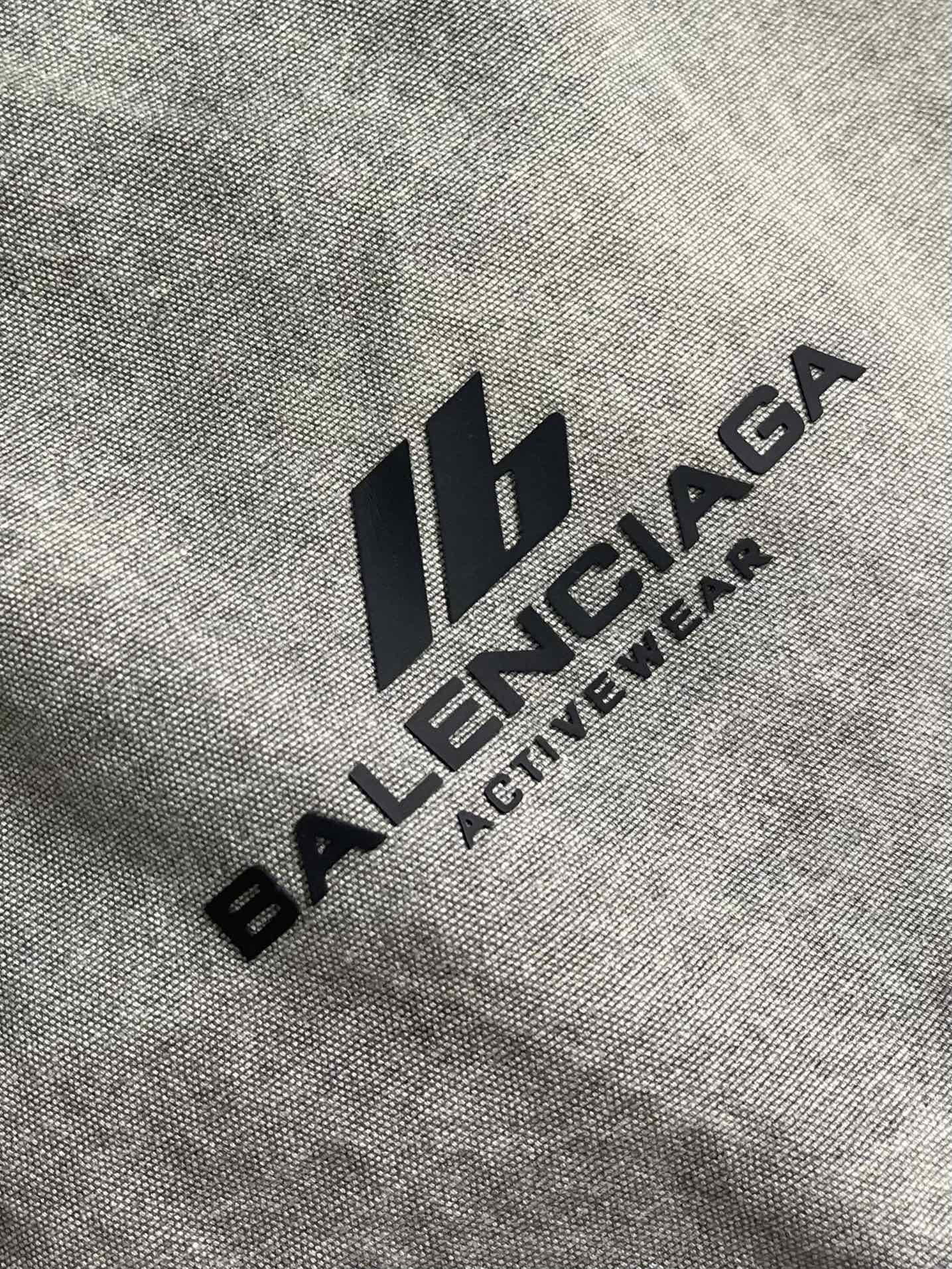 Balenciaga 2025SS早秋新品多袋牛仔裤，进口原版面料，上身舒适，字母图案装饰logo，原版