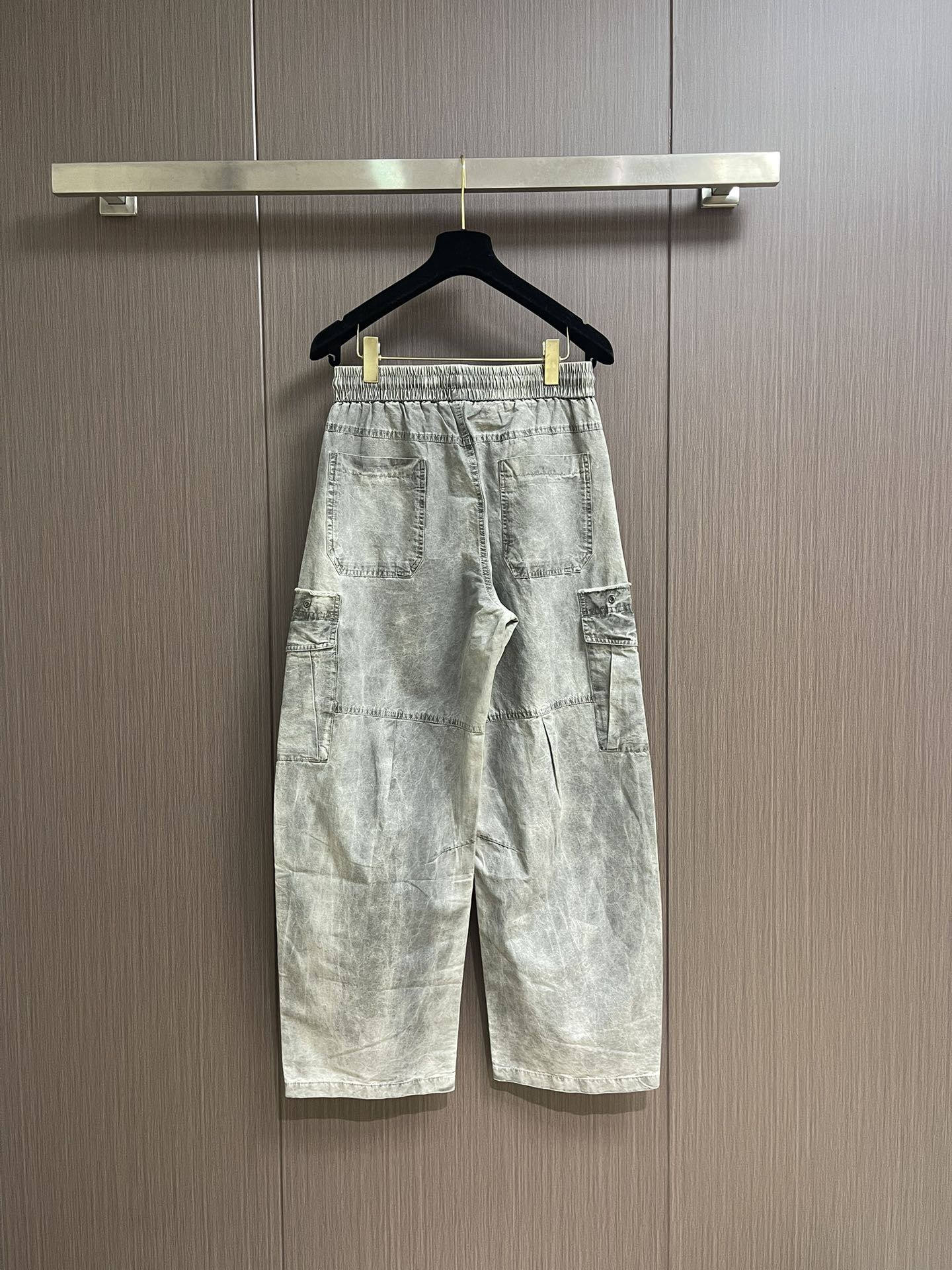 Balenciaga 2025SS早秋新品多袋牛仔裤，进口原版面料，上身舒适，字母图案装饰logo，原版