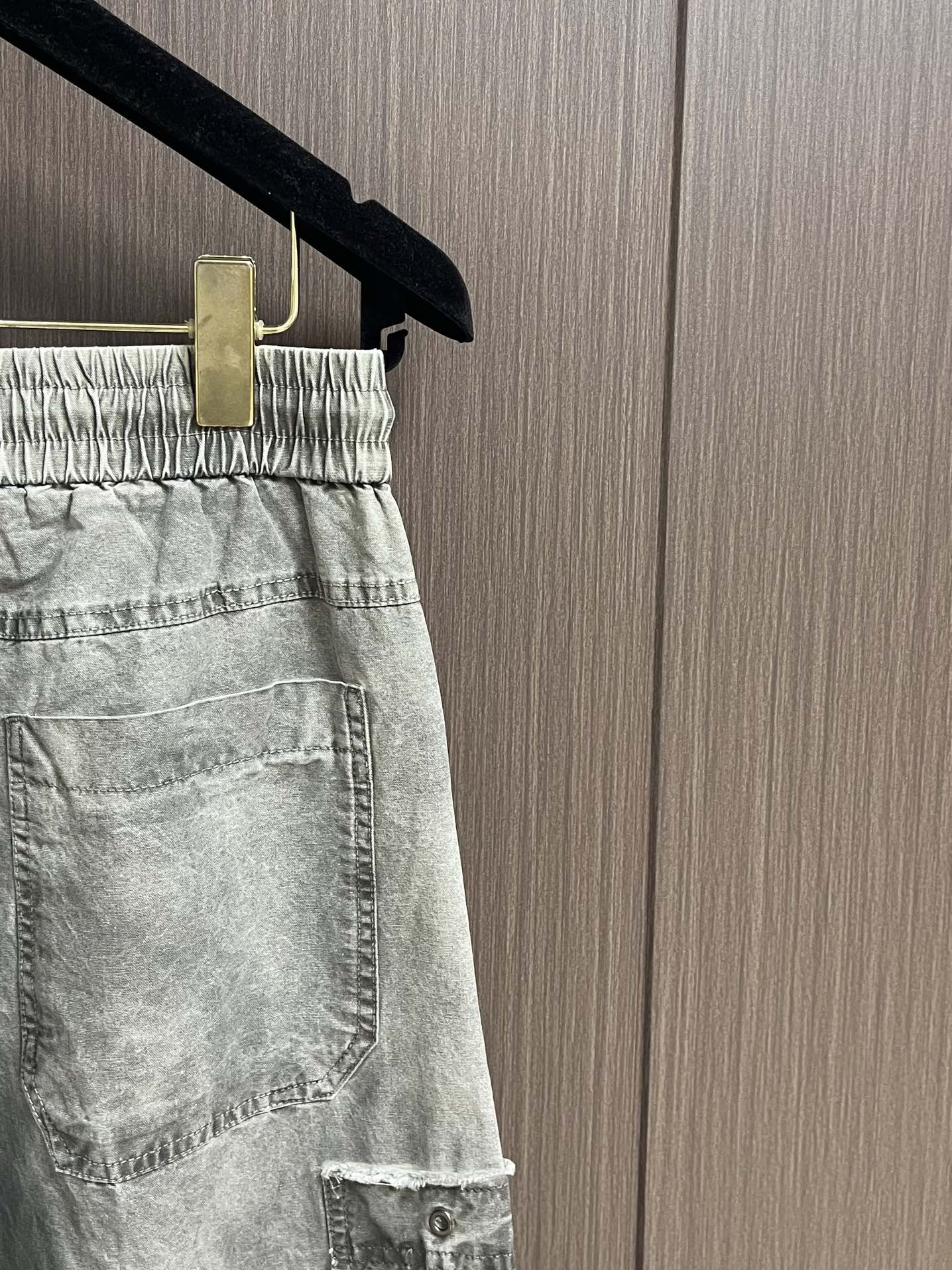 Balenciaga 2025SS早秋新品多袋牛仔裤，进口原版面料，上身舒适，字母图案装饰logo，原版