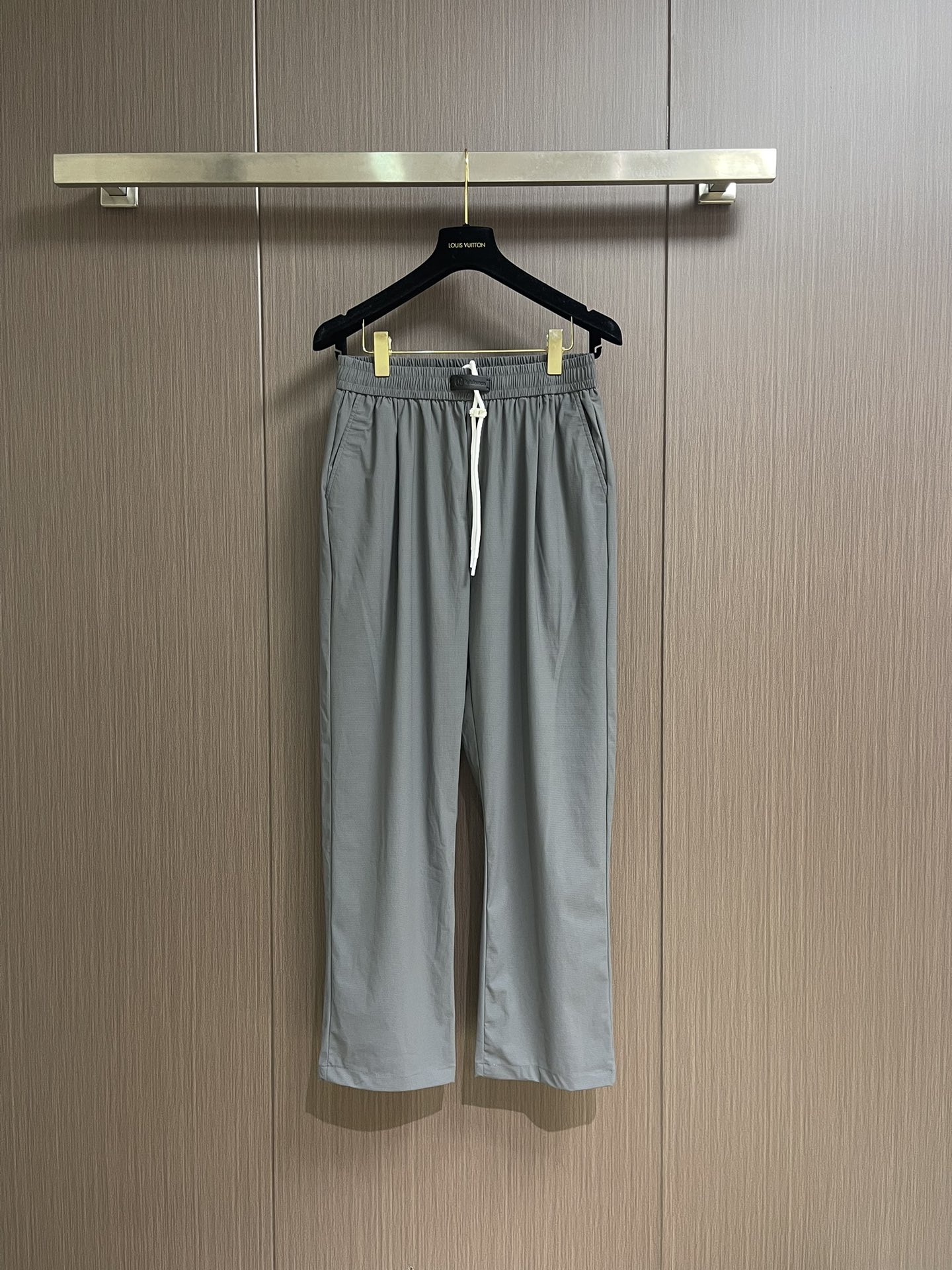 NO:538664,Lululemon summer new casual pants, customized high-quality quick-drying fabric, breathable and comfortable, the waist logo is designed with leather imprinted logo, the upper body is stylish, worn alone, the same style as men and women!  Super fashionable and versatile!  Size S-XL, alexander wang19860909lululemon 夏季新款休闲裤,定制优质速干面料,透气舒适,裤腰标识采用皮革压印logo设计,上身有型,单穿,男女同款！超级时尚百搭！尺码S-XL,,alexander wang,Men's clothing