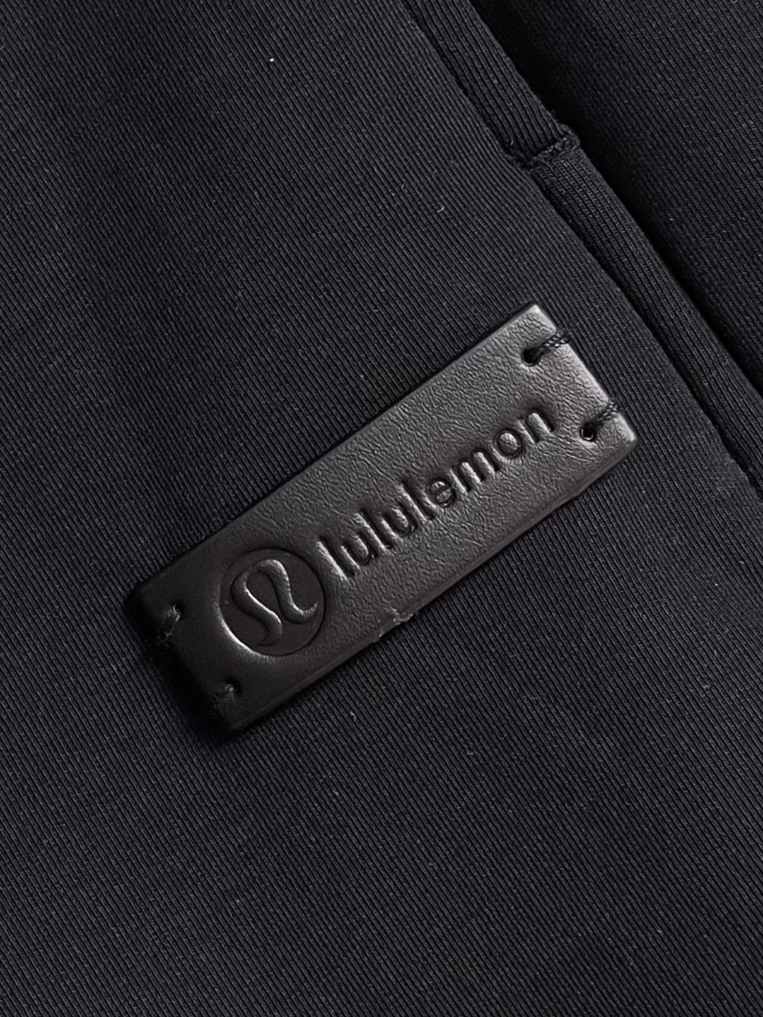 lululemon 2025SS早秋新款长裤 走秀款 今年最新定制面料 直筒裤版型搭配洗水线条设计 非常