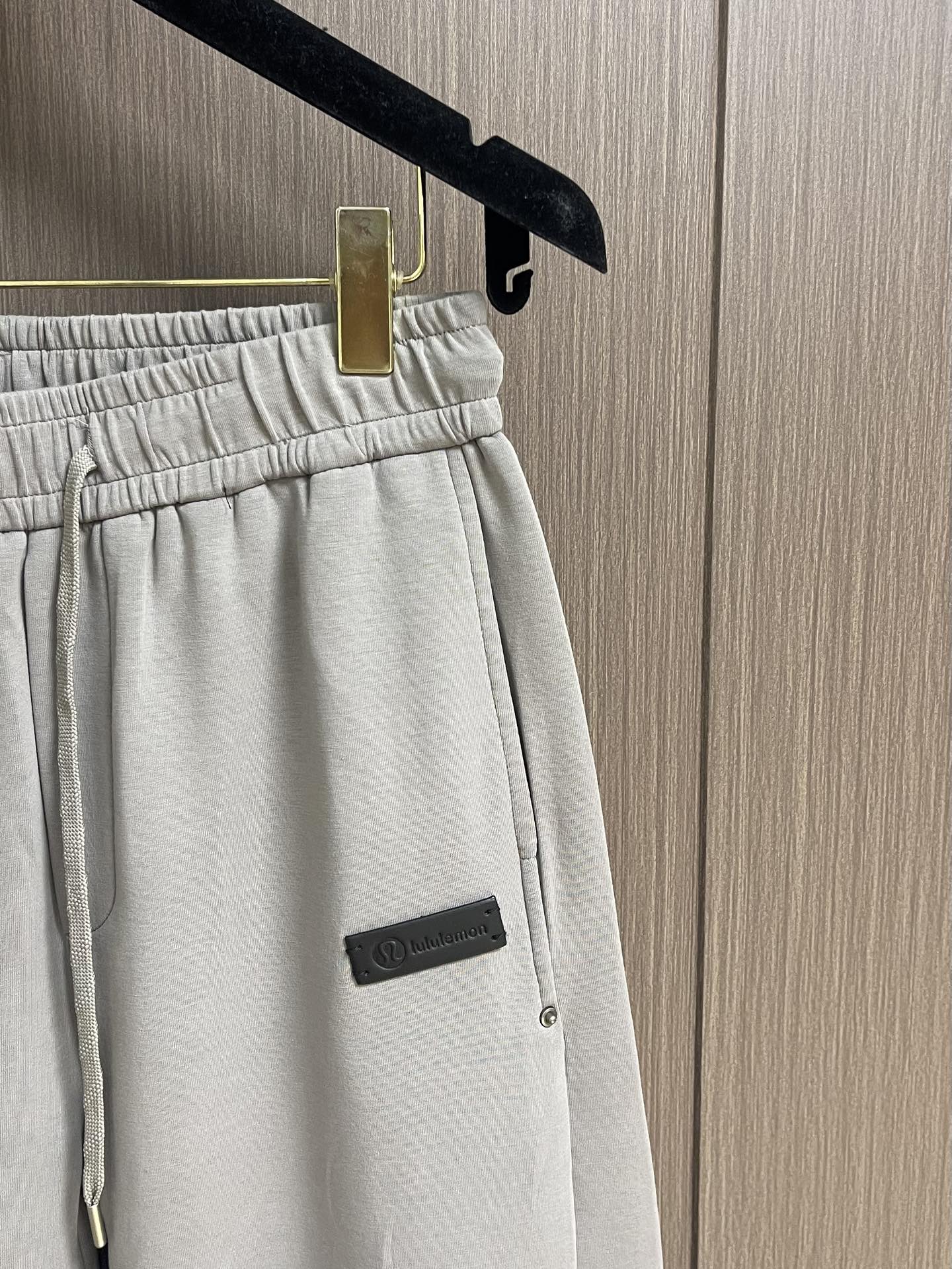 lululemon 2025SS早秋新款长裤 走秀款 今年最新定制面料 直筒裤版型搭配洗水线条设计 非常