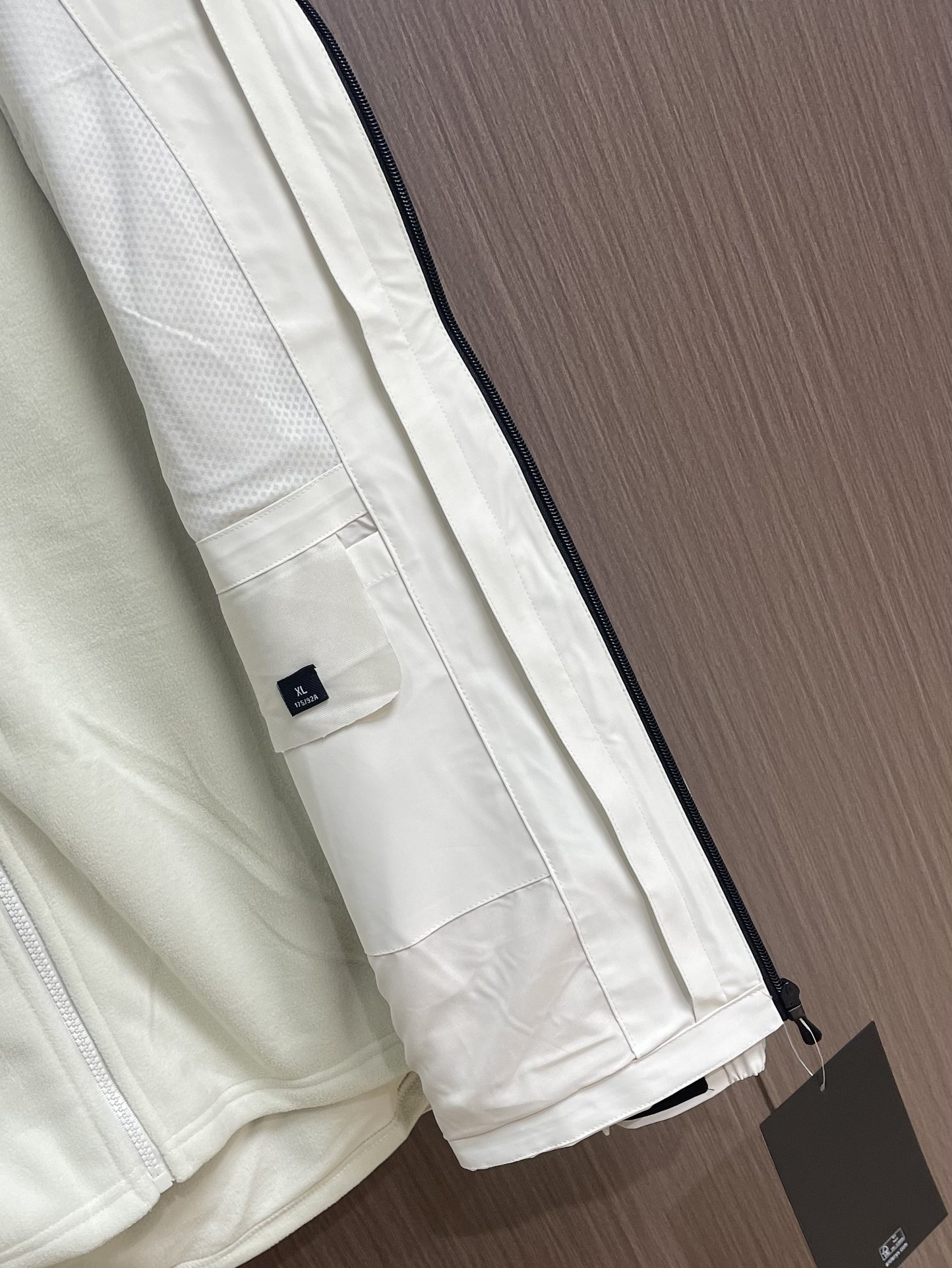 Arcteryx 始祖鸟 beta 防水防风轻量 冲锋衣外套，原版定制外层gore-txe面料，防水防风