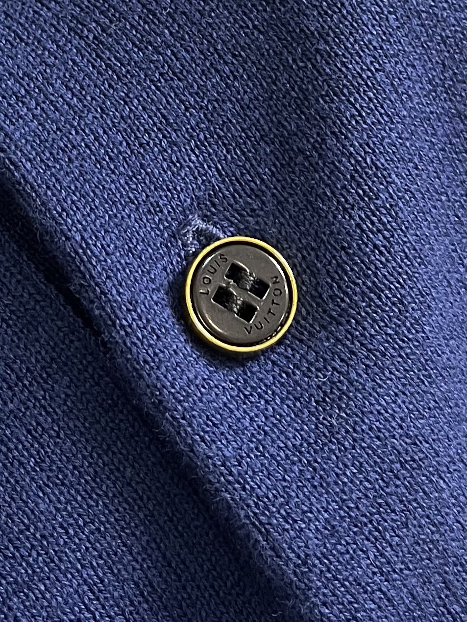 LV 2025SS早秋新款短袖翻领T恤Polo，客订面料 胸前logo标识刺绣简单时尚款，经典logo简