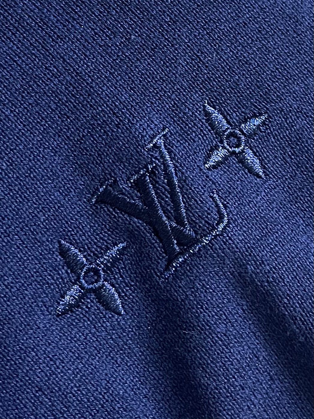 LV 2025SS早秋新款短袖翻领T恤Polo，客订面料 胸前logo标识刺绣简单时尚款，经典logo简