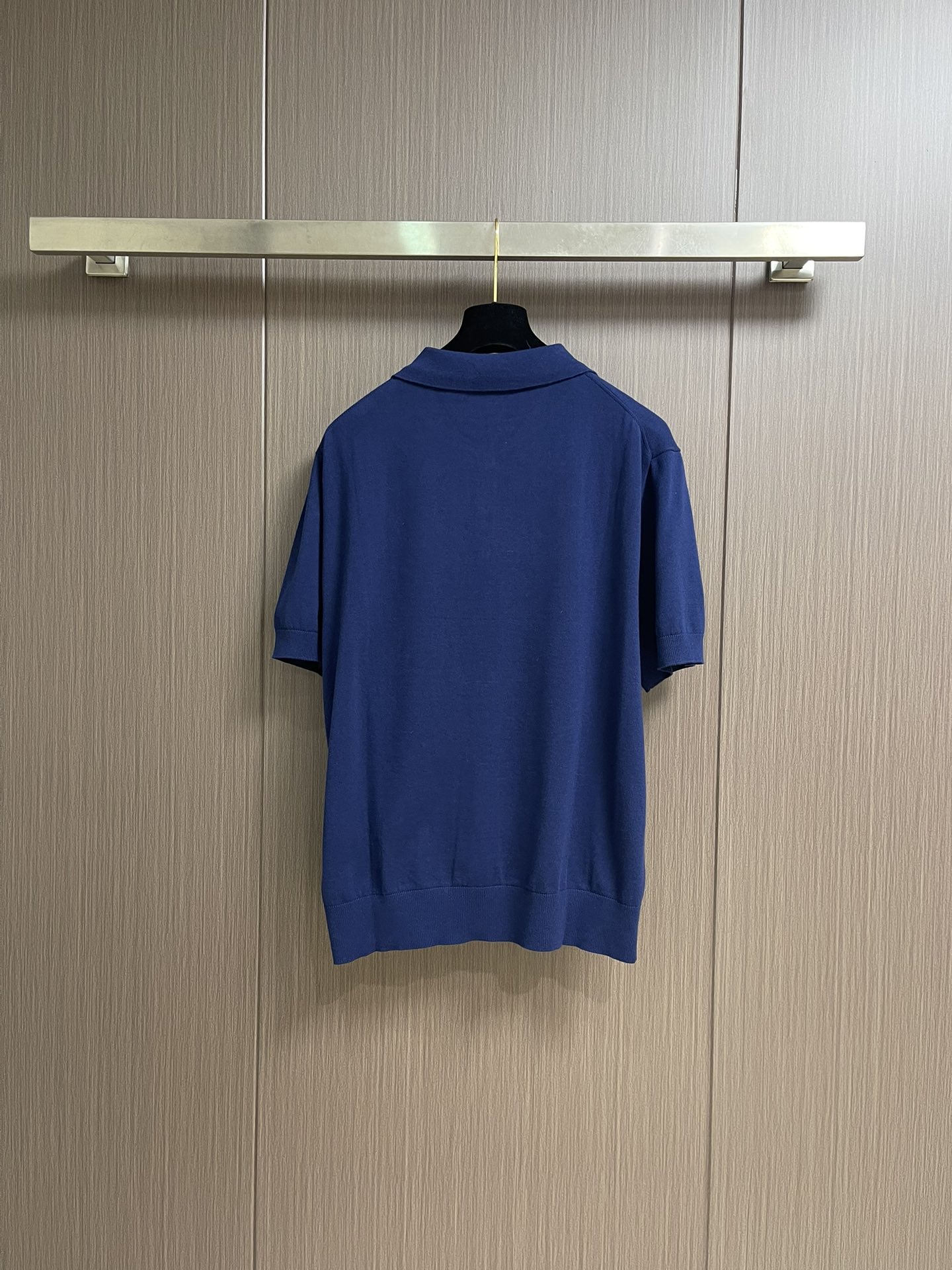 LV 2025SS早秋新款短袖翻领T恤Polo，客订面料 胸前logo标识刺绣简单时尚款，经典logo简