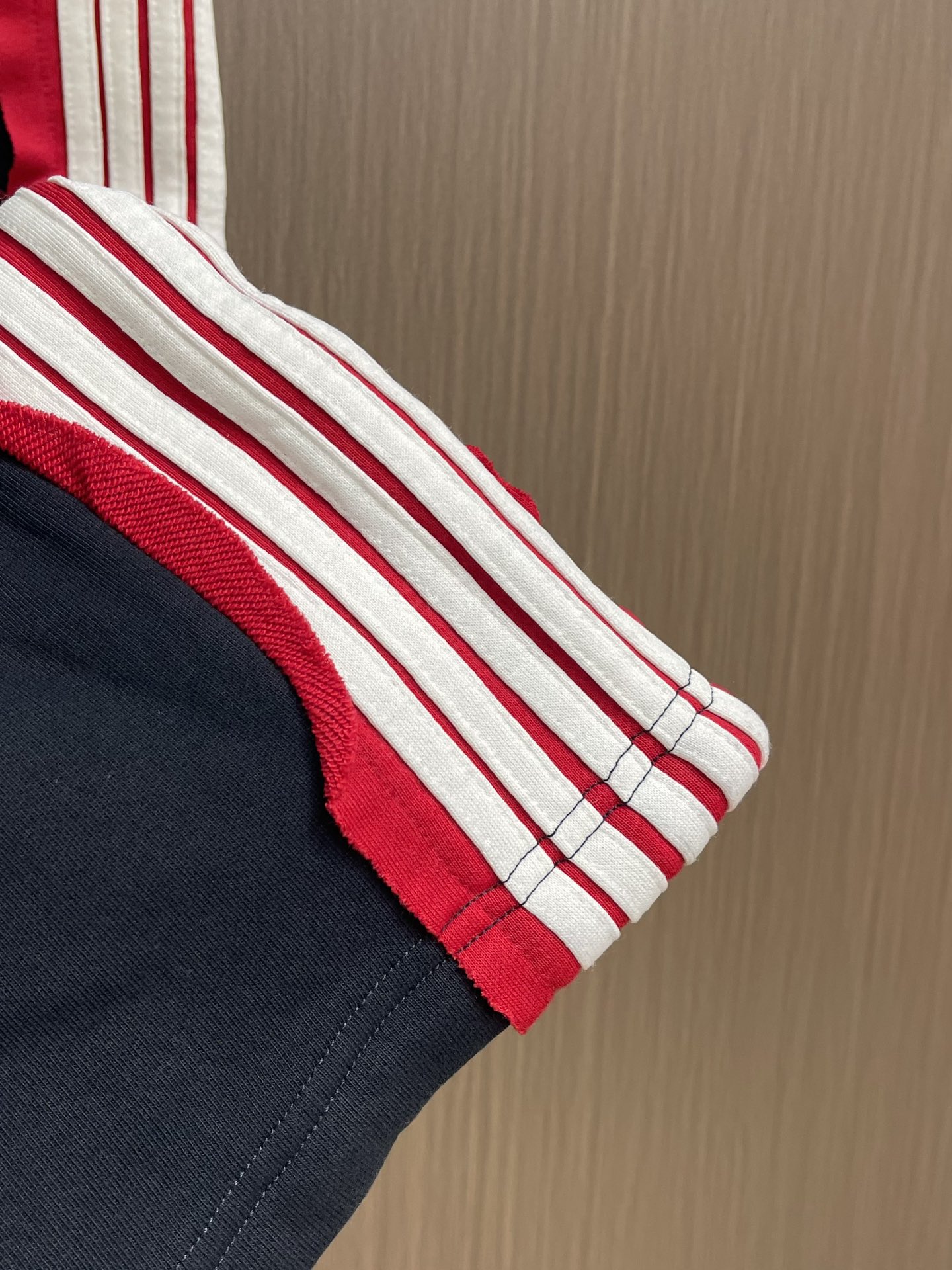 Balenciaga 拼色运动长裤，复古平纹针织面料，拼接间条16S+10S鱼鳞底卫衣面料，搭配同撞色平