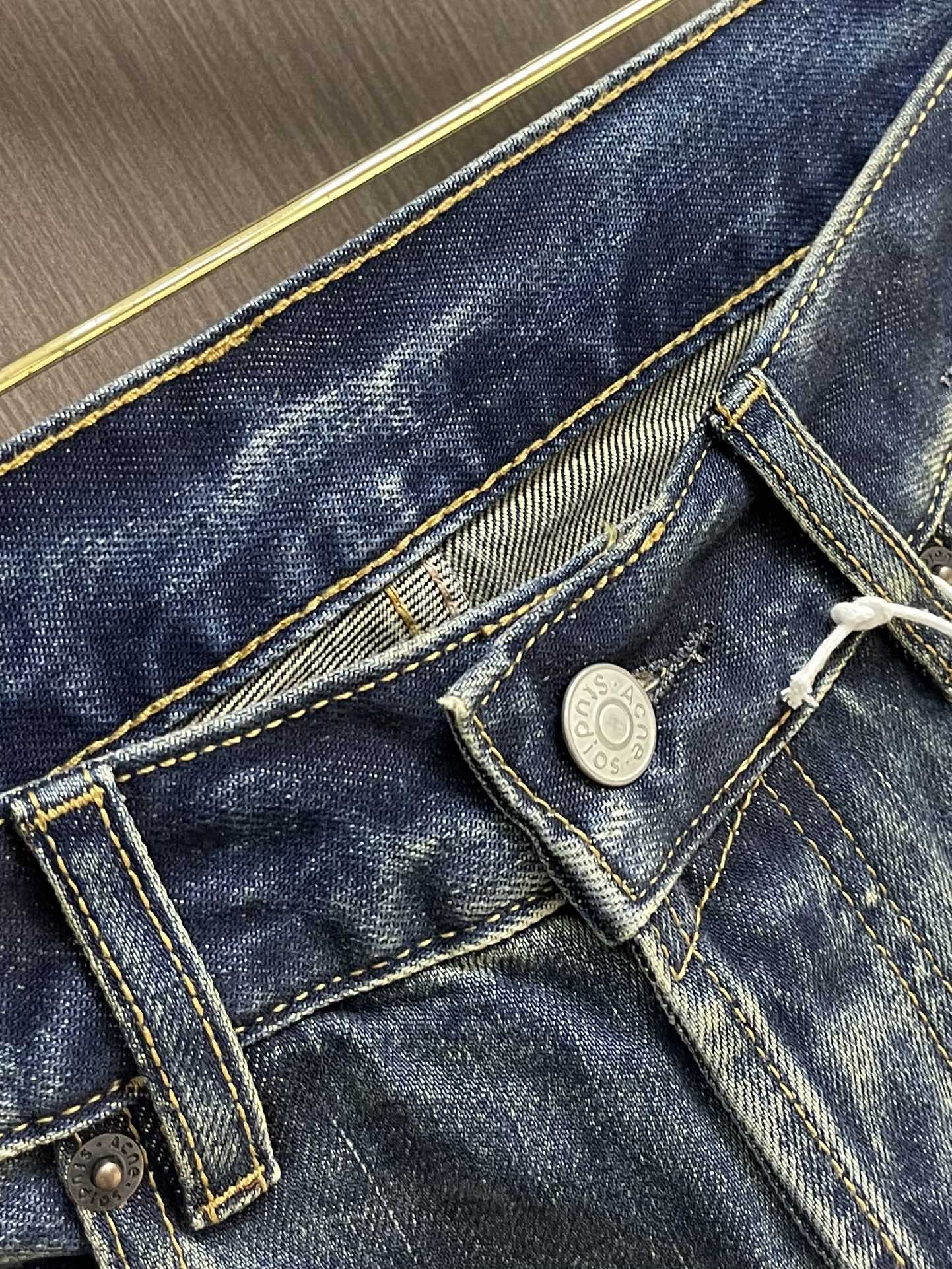 Acne Studios 2025SS新款重工洗水割破做旧做脏猫须磨旧牛仔裤，直接把韩系松弛感焊在身上，