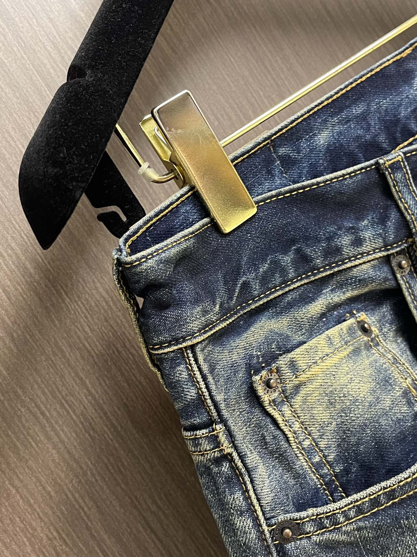 Acne Studios 2025SS新款重工洗水割破做旧做脏猫须磨旧牛仔裤，直接把韩系松弛感焊在身上，