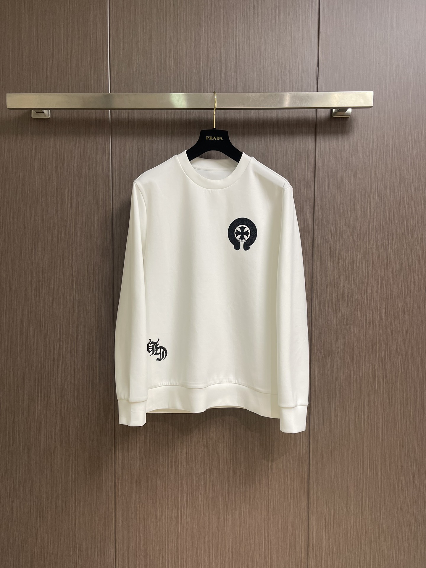 NO:529376,CH Crowe's brand logo printed round neck sweatshirt on the chest, original details!  Embroidered sewing sweatshirts, top-level handicrafts and delicate designs... Must-choose high-end outfits, super versatile styles for men and women. Size M-3XL, chrome hearts, hoodie, sweatshirts, alexander wang19860909CH 克罗心胸前品牌标识印花圆领卫衣,原汁原味的细节！刺绣缝纫卫衣,顶级手工艺搭配细腻的设计…高阶穿搭必选,超级百搭的男女同款.尺码M-3XL,,chrome hearts,hoodie,sweatshirts,alexander wang,Men's clothing