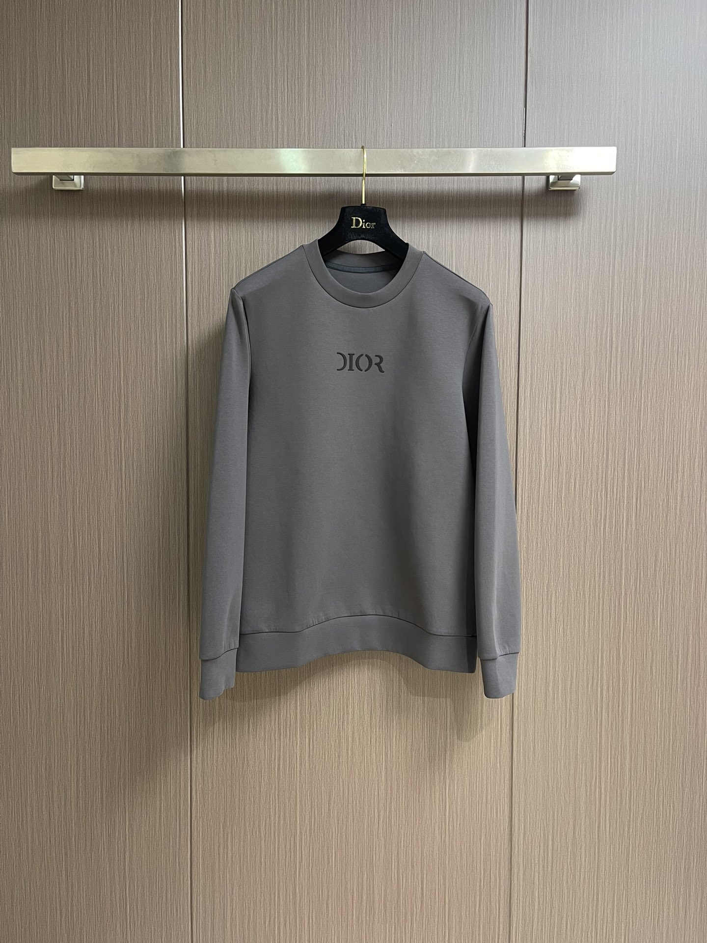 Dior 2025ss字母立体印花圆领卫衣，棉质起绒鱼鳞底面料、立体标志印花、圆领卫衣版型、罗纹底边和袖