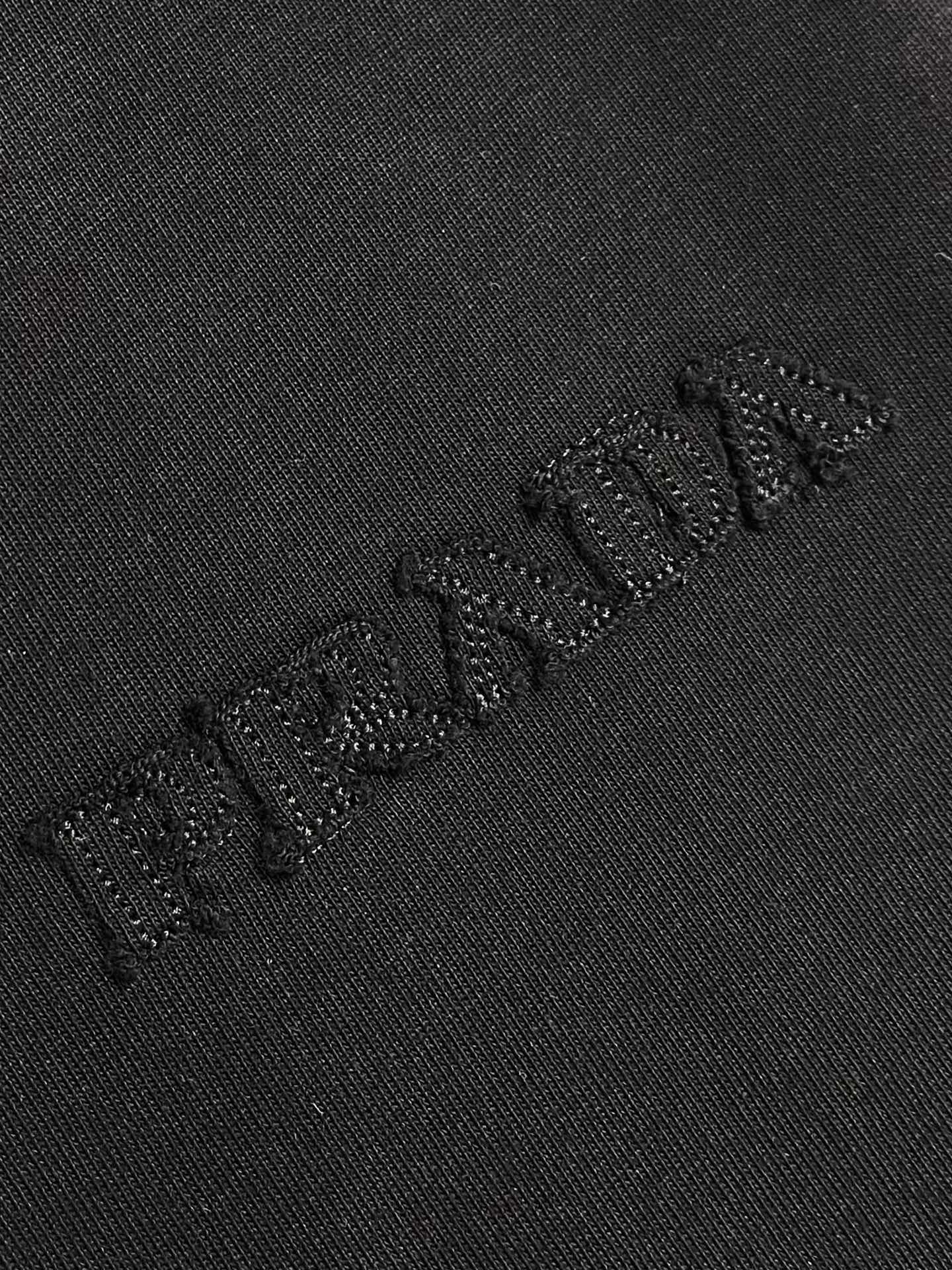 Prada 2025fw早秋新款 字母logo贴布刺绣卫衣，颜色让人一眼看上去就很舒服 搭配胸前的log