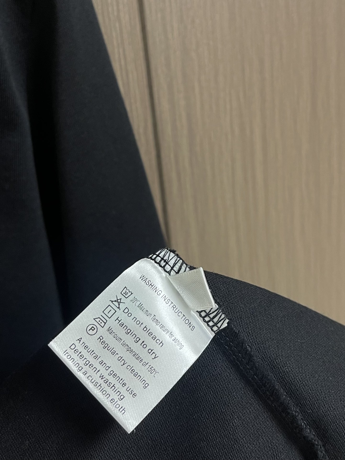 Prada 2025fw早秋新款 字母logo贴布刺绣卫衣，颜色让人一眼看上去就很舒服 搭配胸前的log