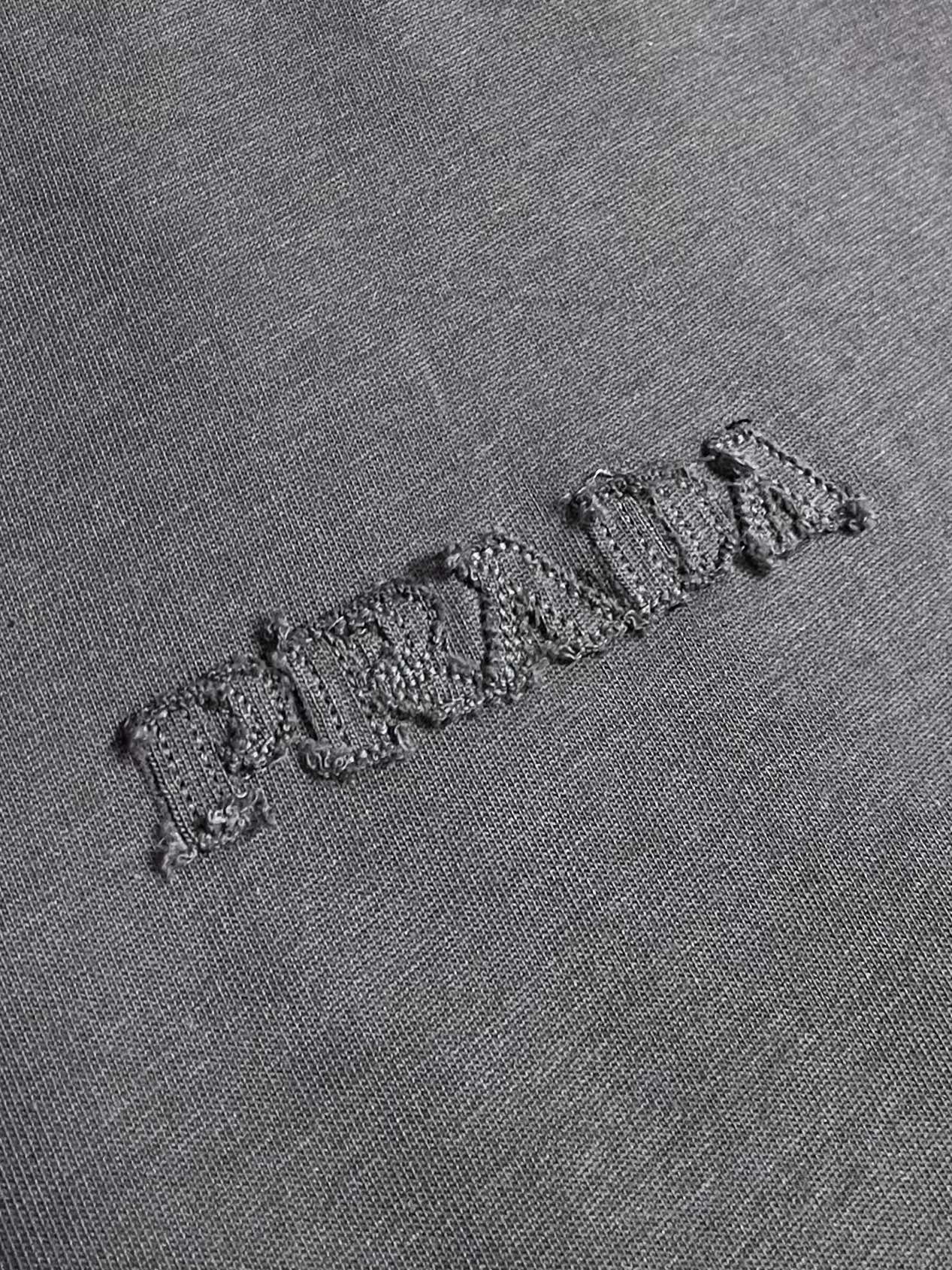 Prada 2025fw早秋新款 字母logo贴布刺绣卫衣，颜色让人一眼看上去就很舒服 搭配胸前的log