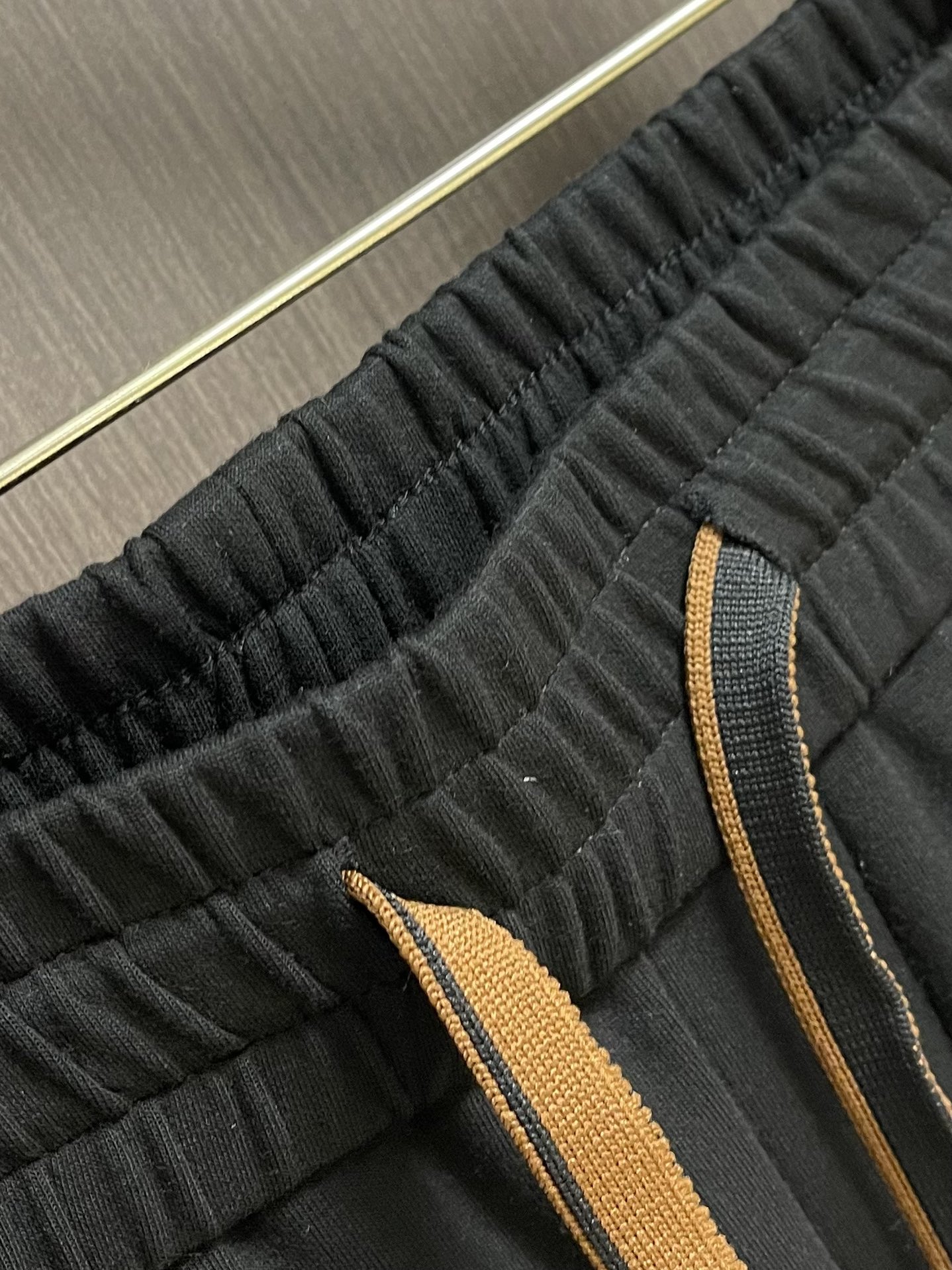 lP🆕 LoroPiana 2025SS 字母刺绣直筒运动裤，混纺面料、三标齐、松紧腰抽绳、合体的裁剪、