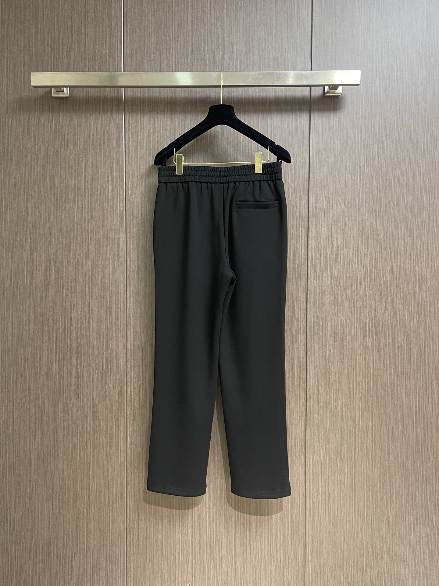 lP🆕 LoroPiana 2025SS 字母刺绣直筒运动裤，混纺面料、三标齐、松紧腰抽绳、合体的裁剪、