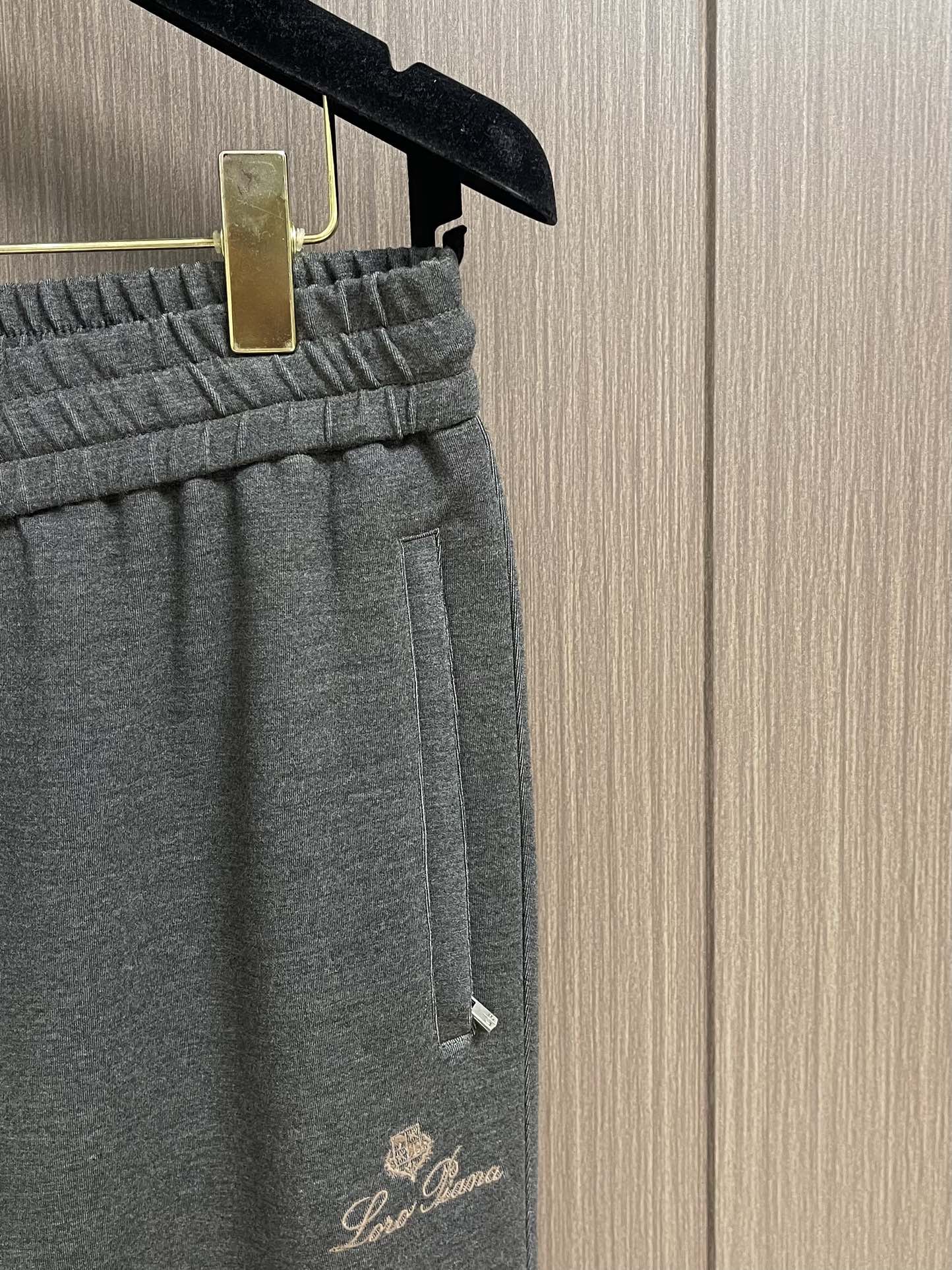 lP🆕 LoroPiana 2025SS 字母刺绣直筒运动裤，混纺面料、三标齐、松紧腰抽绳、合体的裁剪、