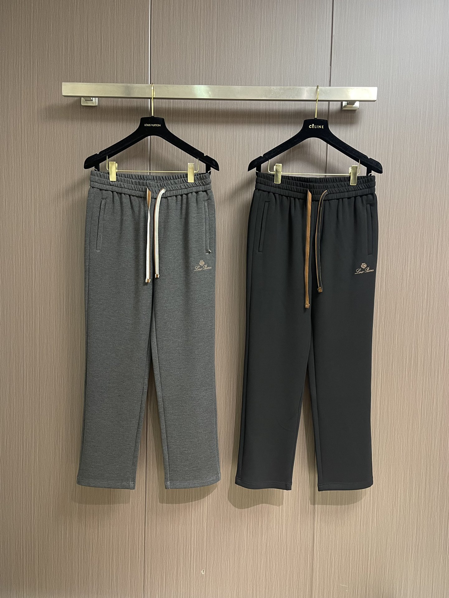lP🆕 LoroPiana 2025SS 字母刺绣直筒运动裤，混纺面料、三标齐、松紧腰抽绳、合体的裁剪、