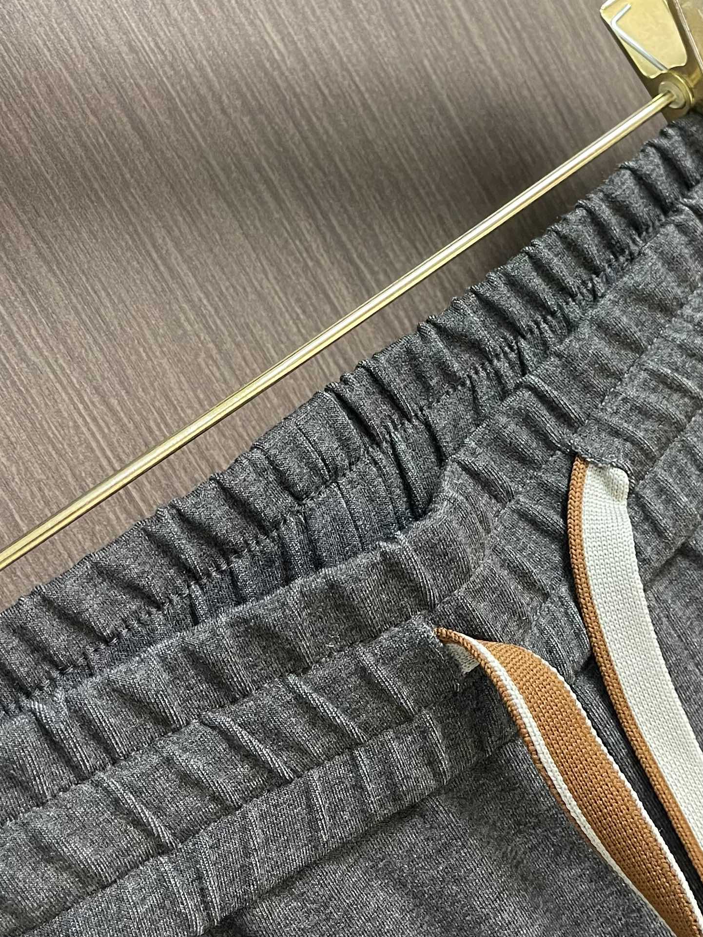 lP🆕 LoroPiana 2025SS 字母刺绣直筒运动裤，混纺面料、三标齐、松紧腰抽绳、合体的裁剪、