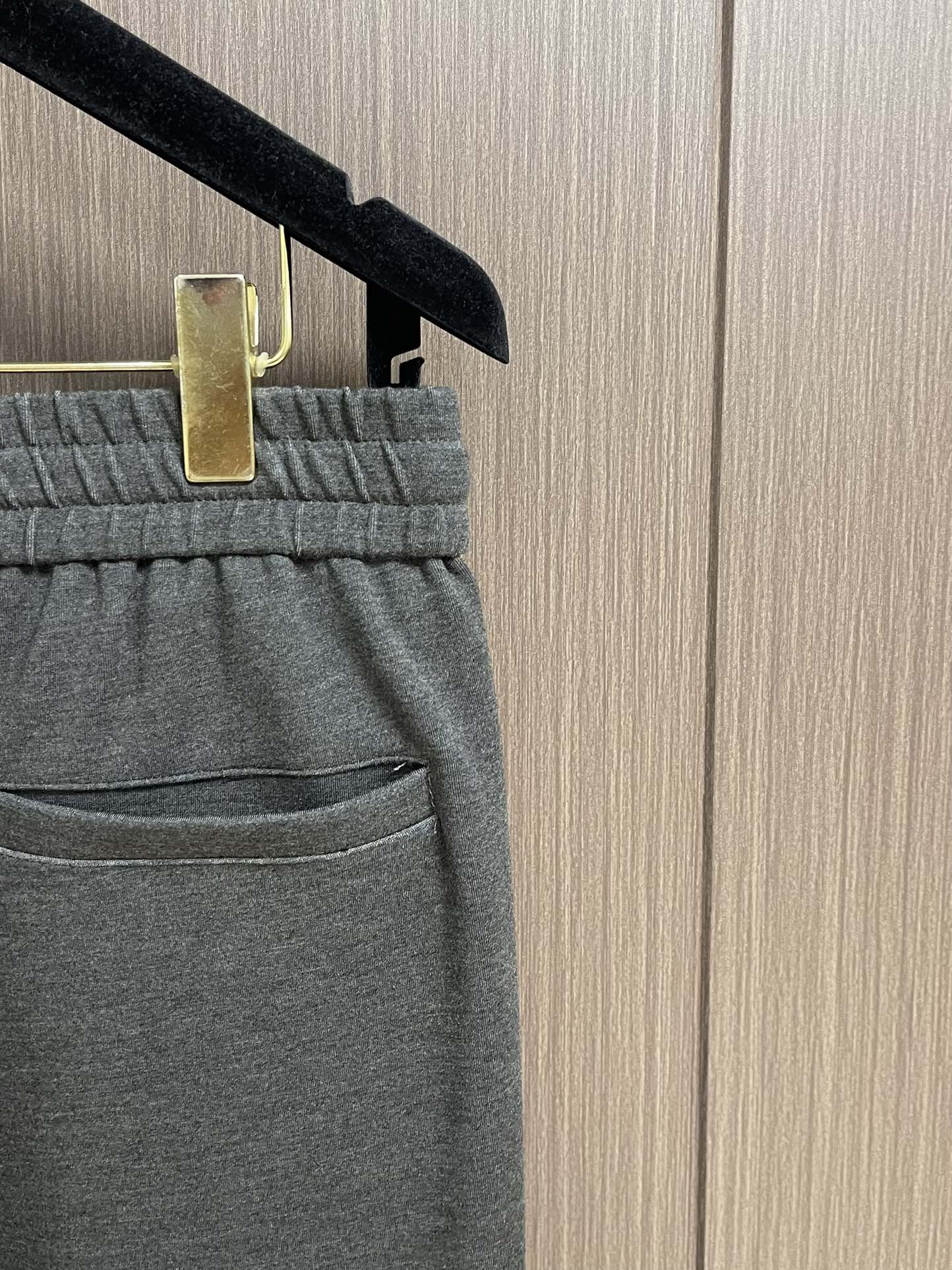 lP🆕 LoroPiana 2025SS 字母刺绣直筒运动裤，混纺面料、三标齐、松紧腰抽绳、合体的裁剪、