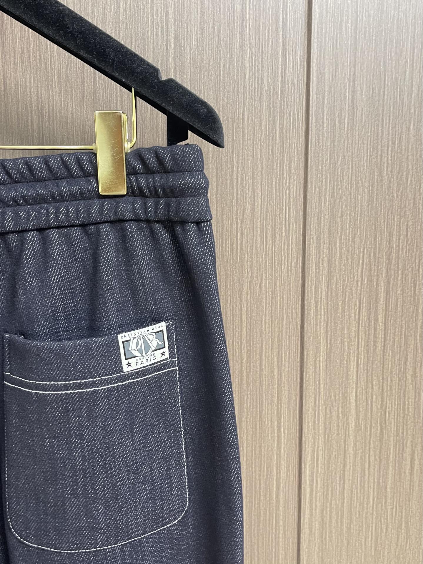 Dior 2025ss 秋冬新款logo字母刺绣洗水造旧磨卫裤，复古洗水造旧工艺 定制面料 直筒设计 剪