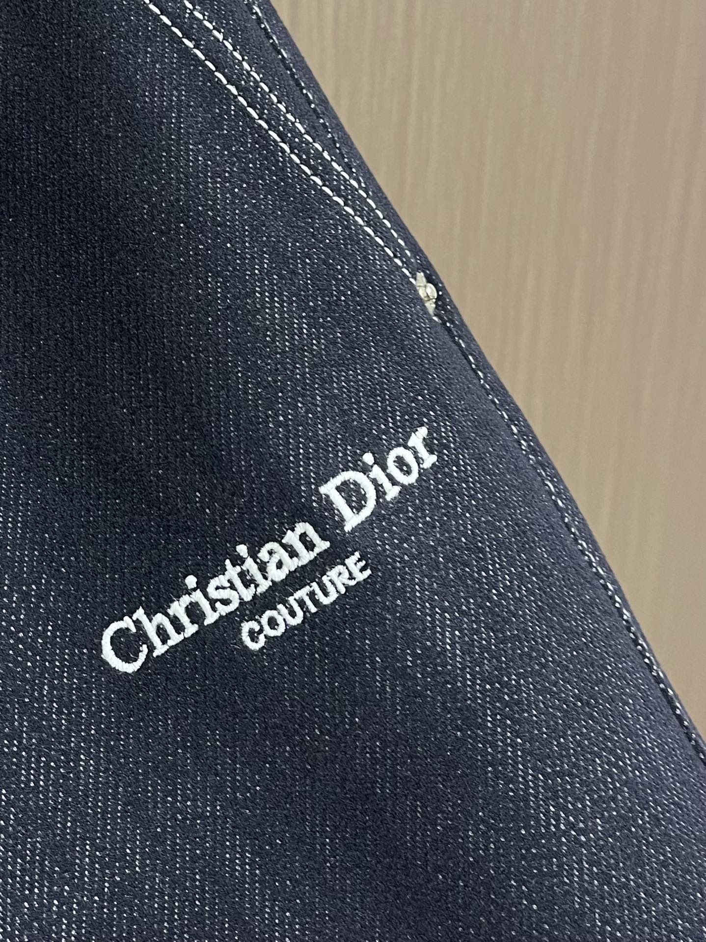 Dior 2025ss 秋冬新款logo字母刺绣洗水造旧磨卫裤，复古洗水造旧工艺 定制面料 直筒设计 剪