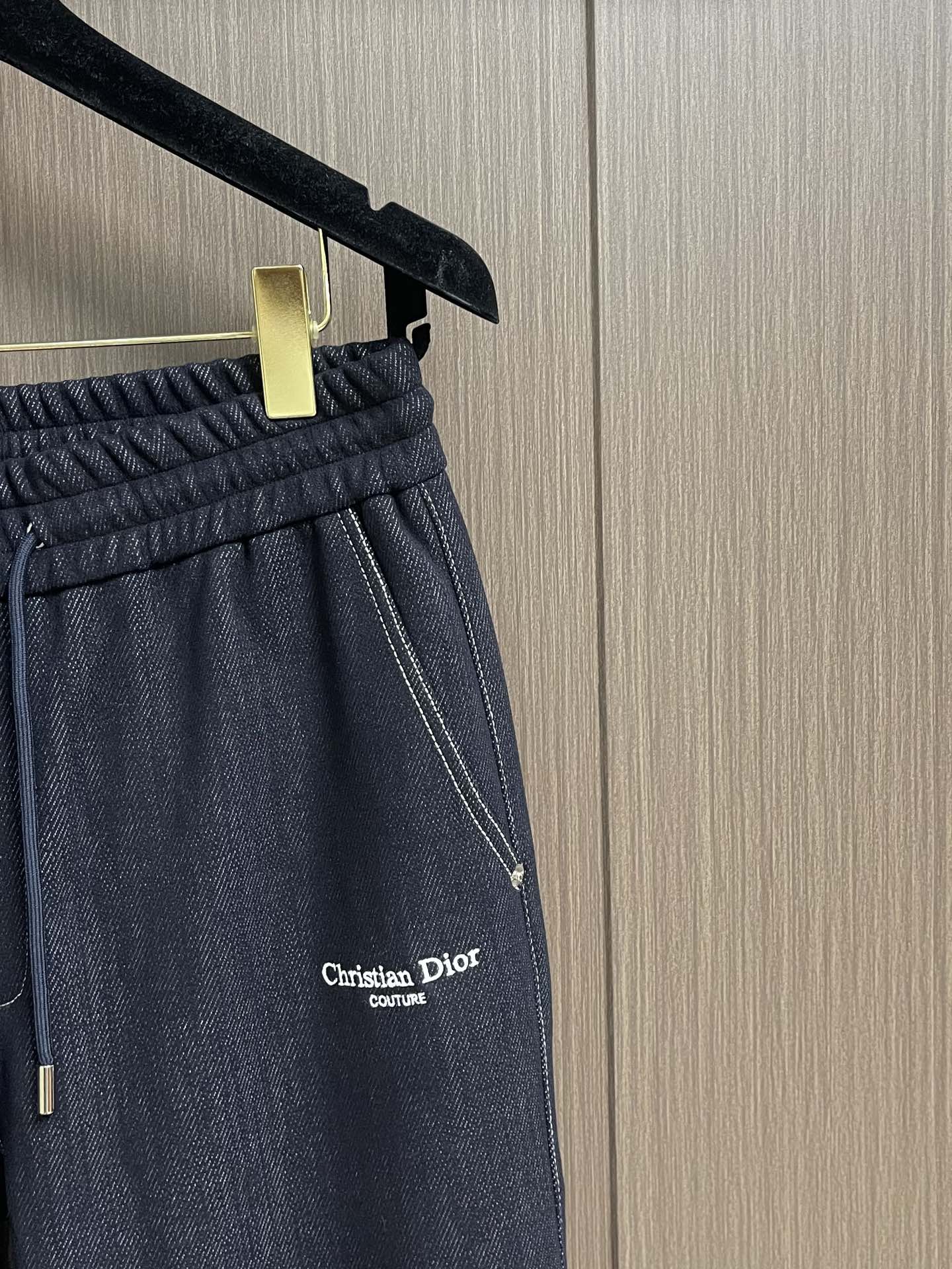 Dior 2025ss 秋冬新款logo字母刺绣洗水造旧磨卫裤，复古洗水造旧工艺 定制面料 直筒设计 剪