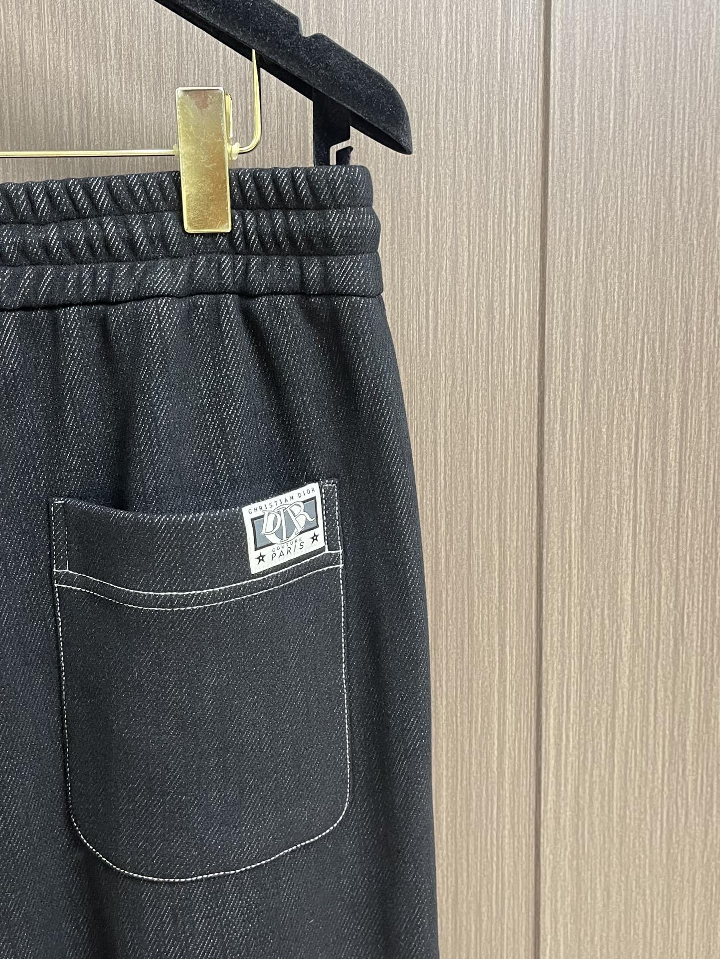 Dior 2025ss 秋冬新款logo字母刺绣洗水造旧磨卫裤，复古洗水造旧工艺 定制面料 直筒设计 剪