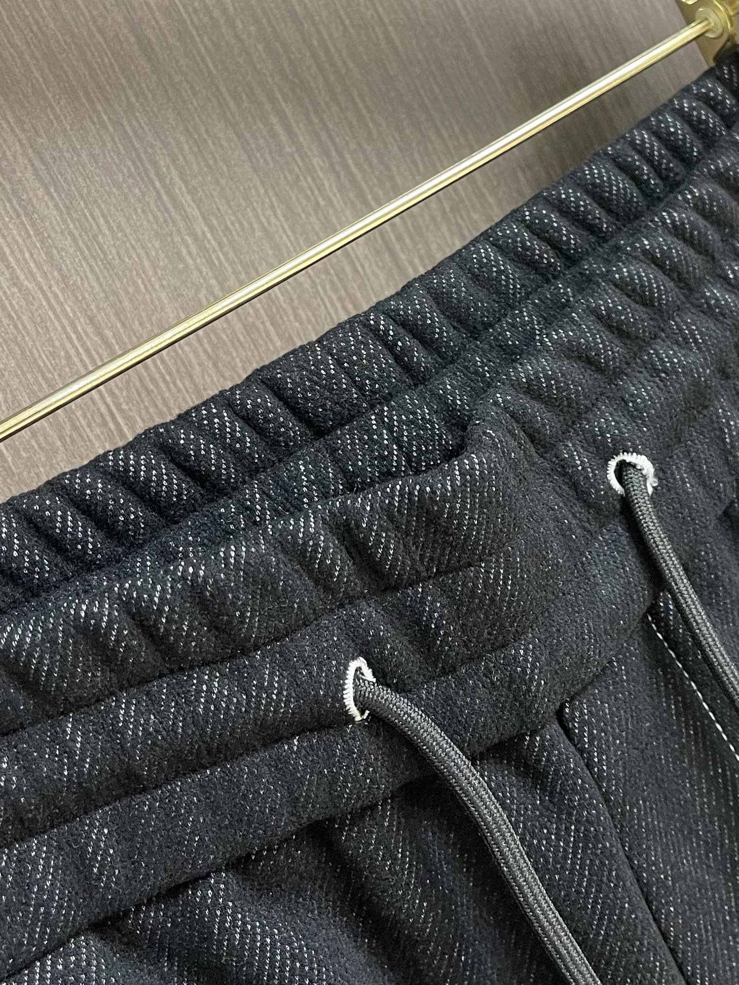 Dior 2025ss 秋冬新款logo字母刺绣洗水造旧磨卫裤，复古洗水造旧工艺 定制面料 直筒设计 剪