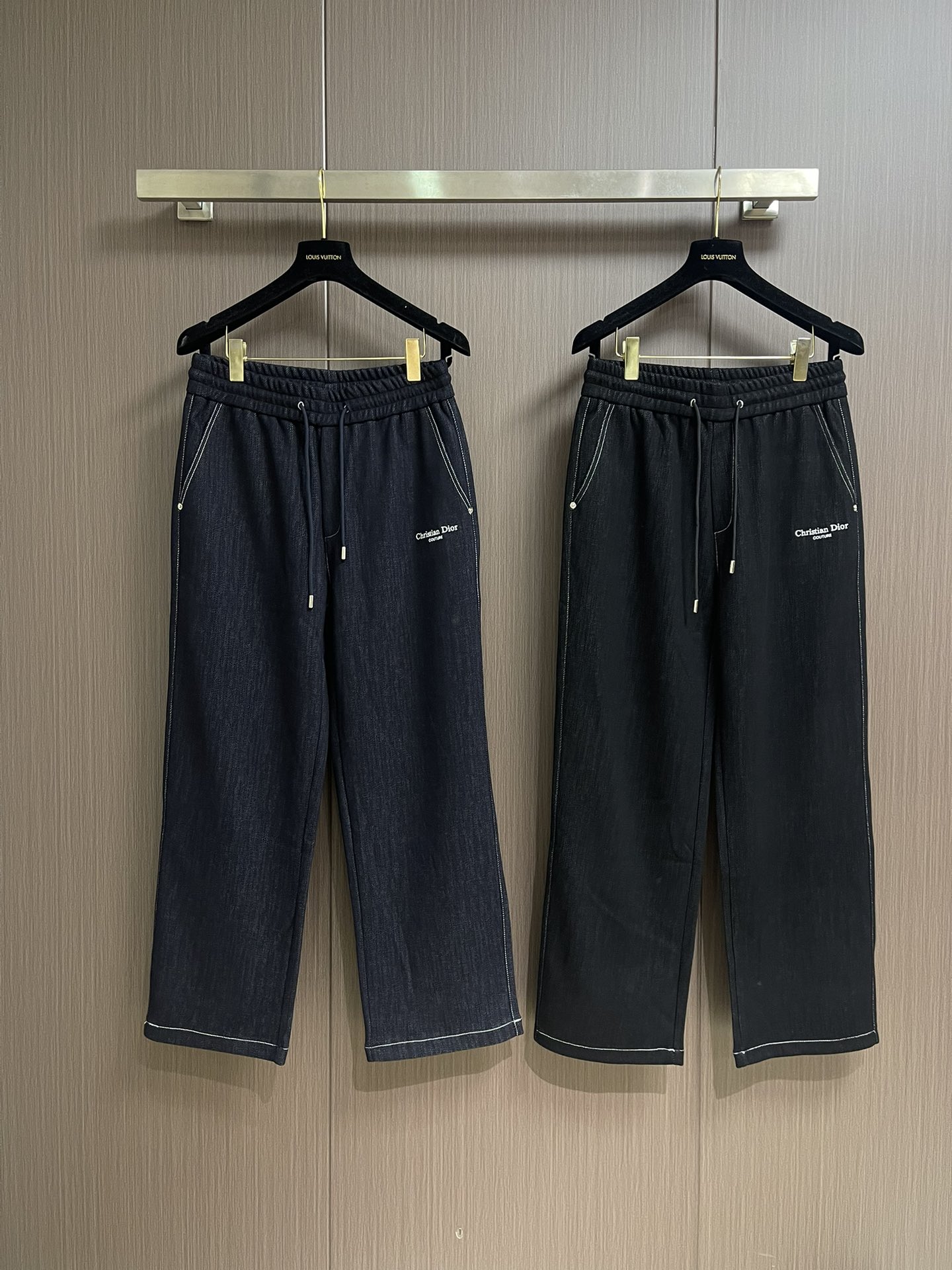 Dior 2025ss 秋冬新款logo字母刺绣洗水造旧磨卫裤，复古洗水造旧工艺 定制面料 直筒设计 剪