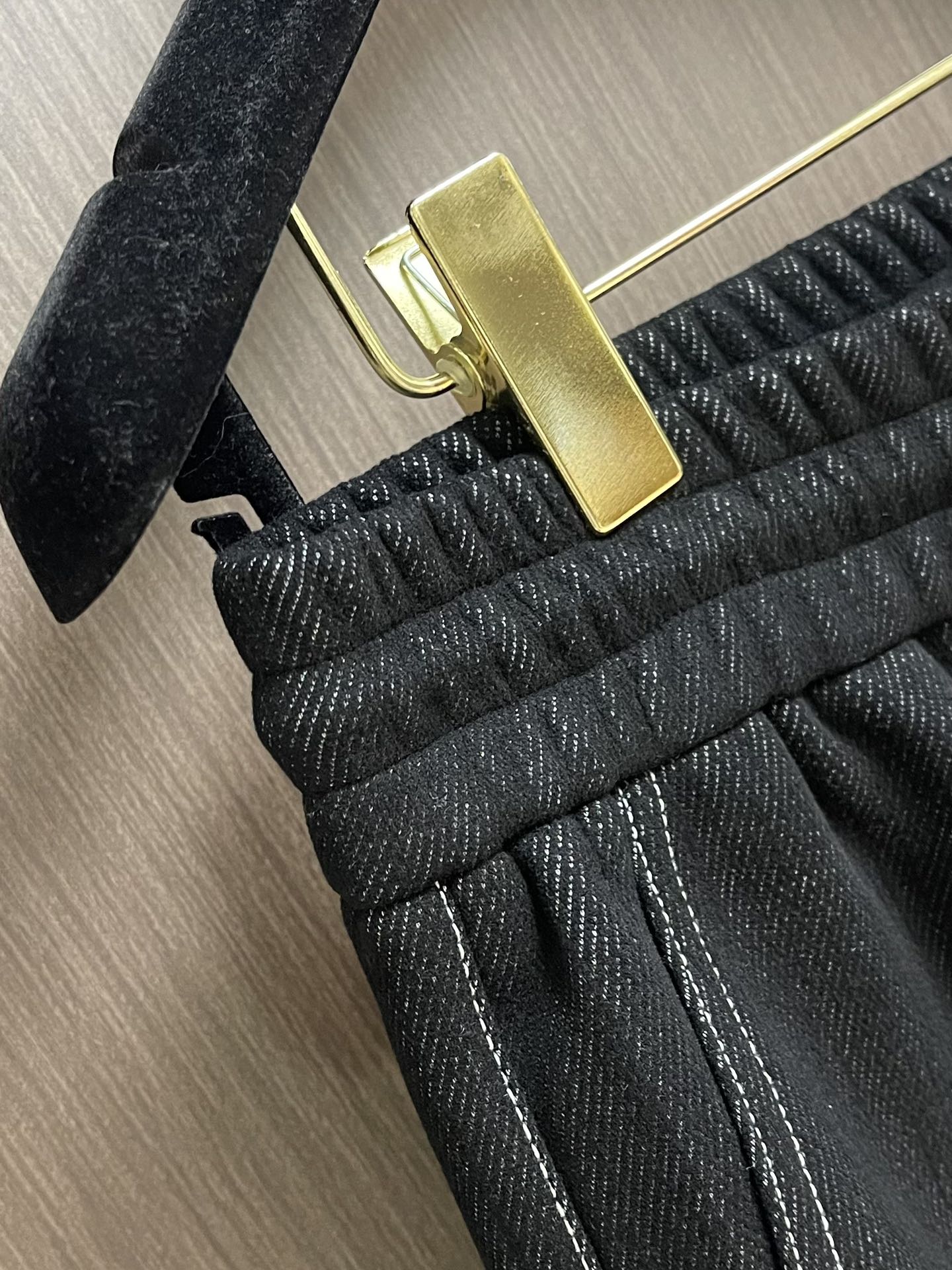 Dior 2025ss 秋冬新款logo字母刺绣洗水造旧磨卫裤，复古洗水造旧工艺 定制面料 直筒设计 剪