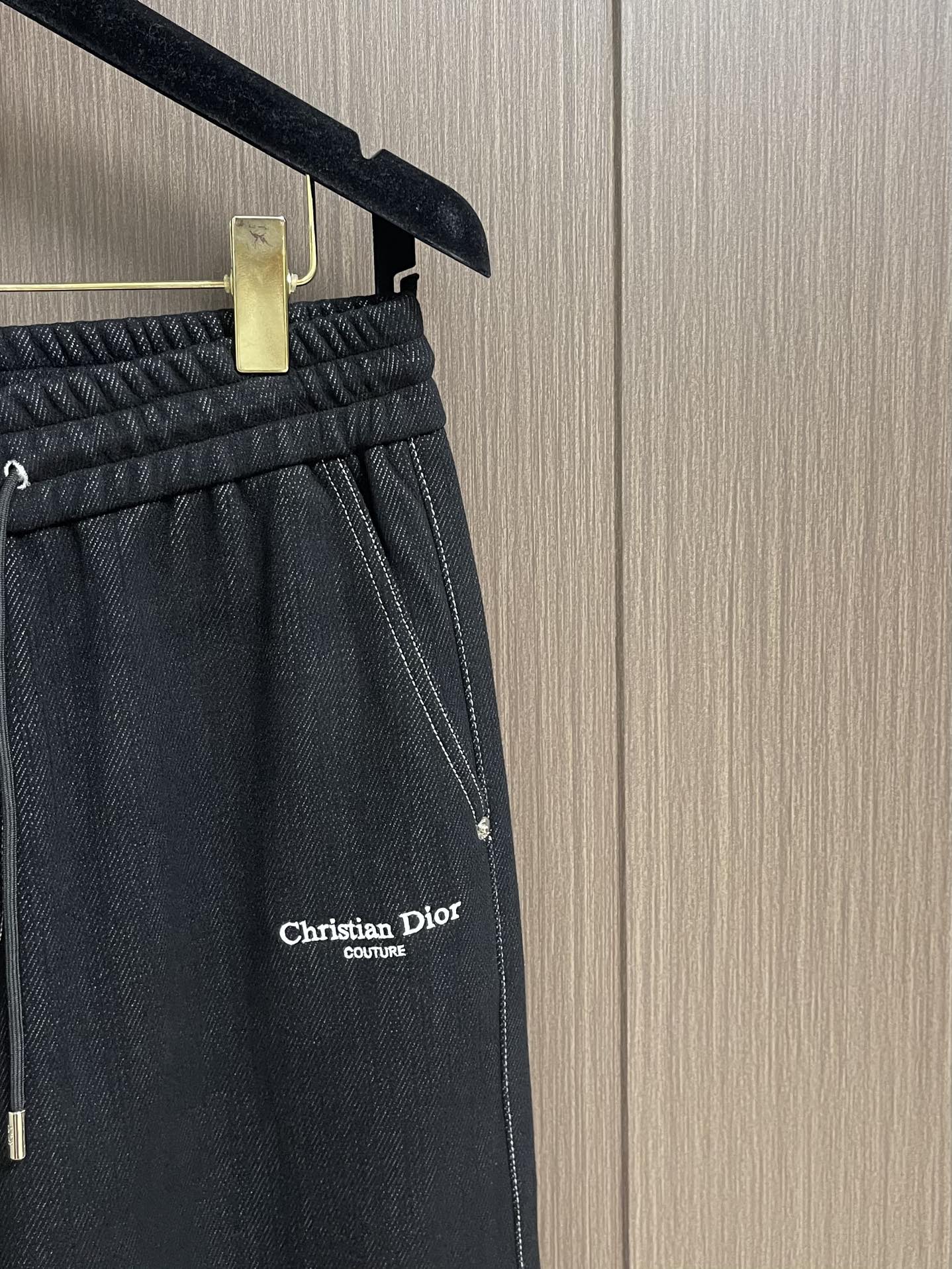 Dior 2025ss 秋冬新款logo字母刺绣洗水造旧磨卫裤，复古洗水造旧工艺 定制面料 直筒设计 剪