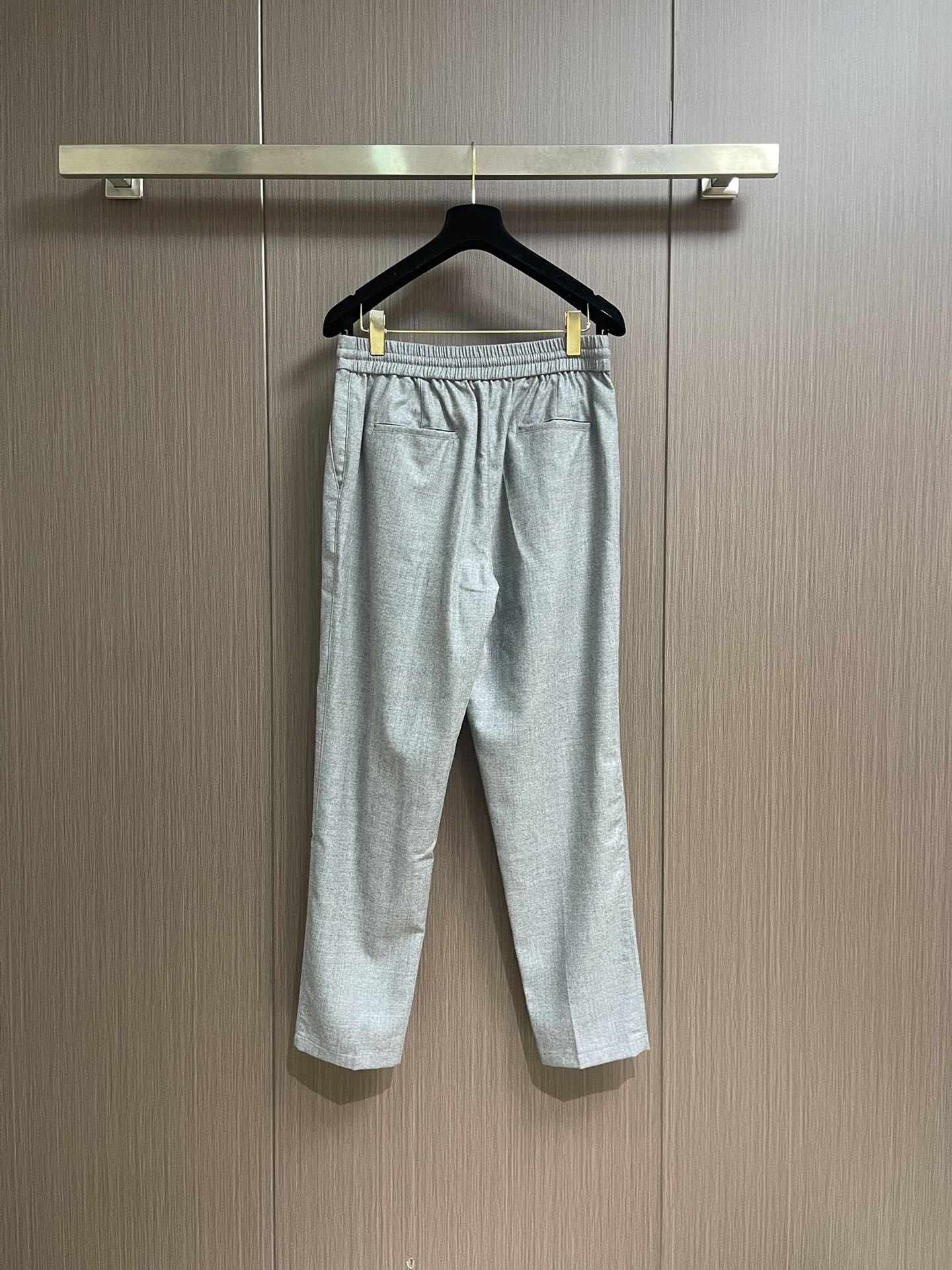 lP🆕 LoroPiana 2025秋冬新款休闲羊毛裤 休闲裤作为随时随地男人都能穿搭的时尚单品，简洁的