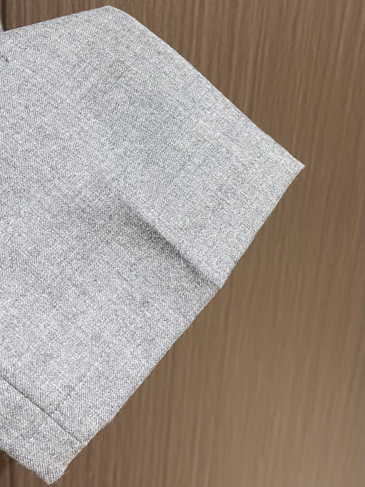lP🆕 LoroPiana 2025秋冬新款休闲羊毛裤 休闲裤作为随时随地男人都能穿搭的时尚单品，简洁的