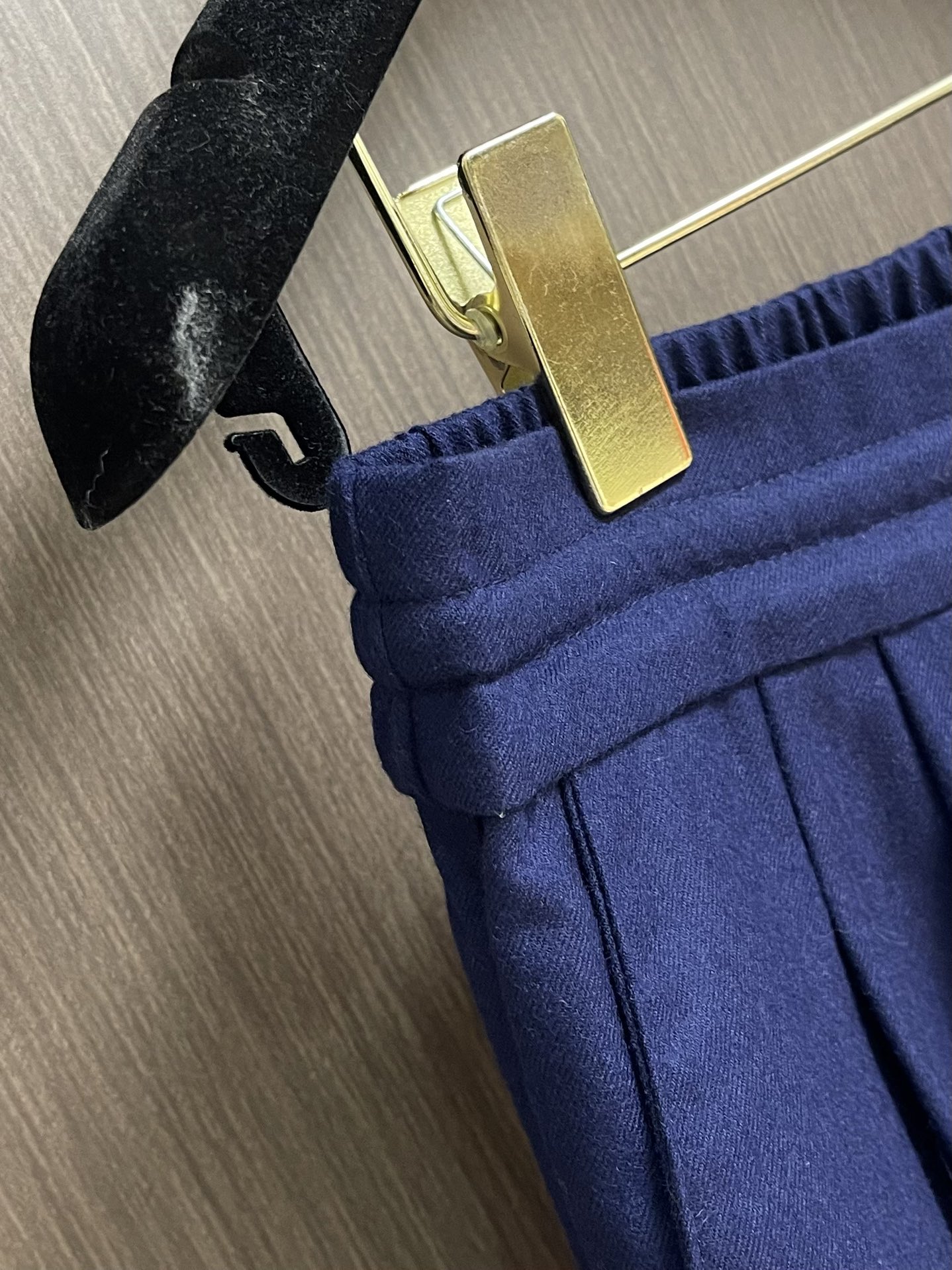 lP🆕 LoroPiana 2025秋冬新款休闲羊毛裤 休闲裤作为随时随地男人都能穿搭的时尚单品，简洁的