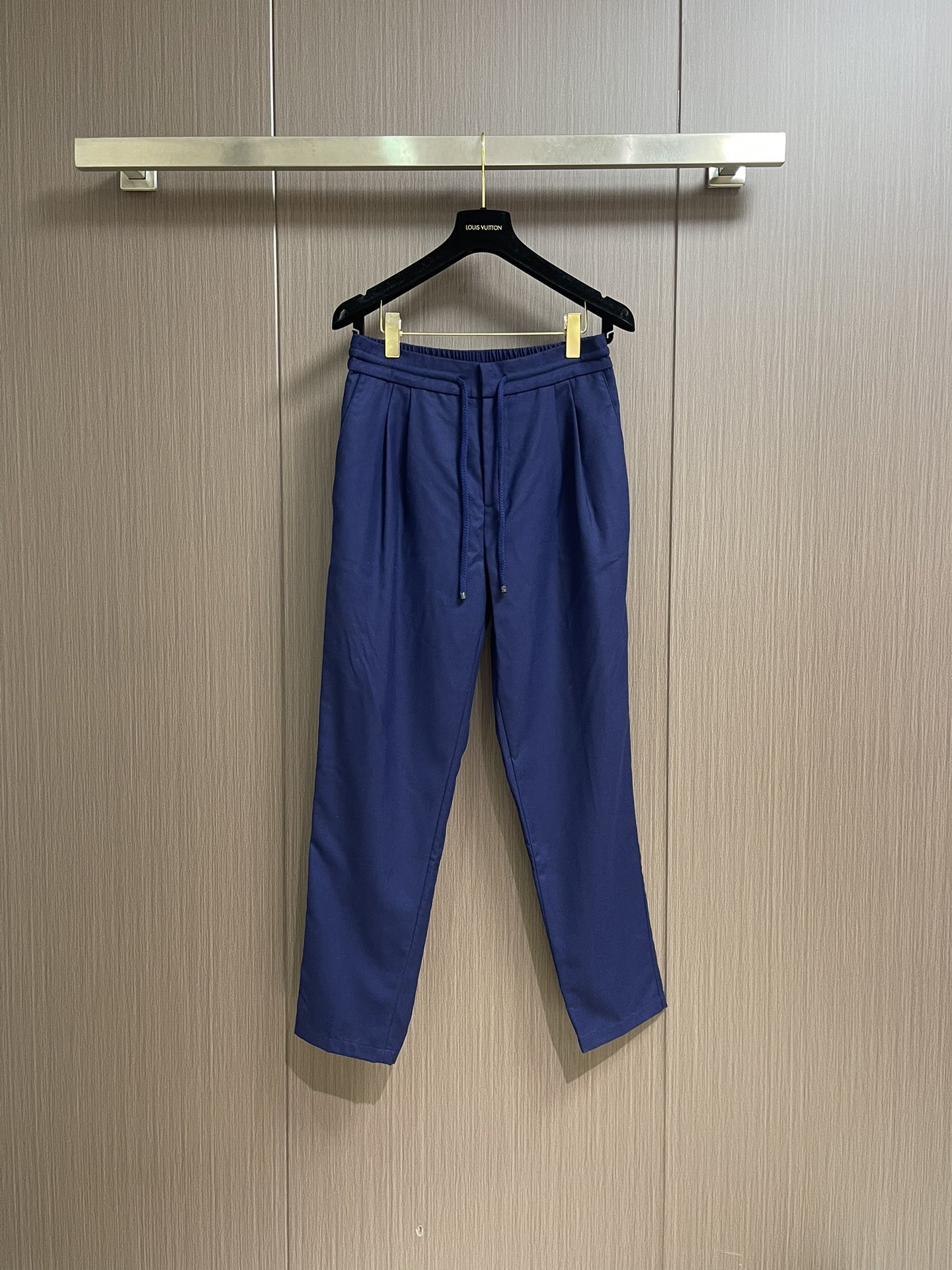 lP🆕 LoroPiana 2025秋冬新款休闲羊毛裤 休闲裤作为随时随地男人都能穿搭的时尚单品，简洁的