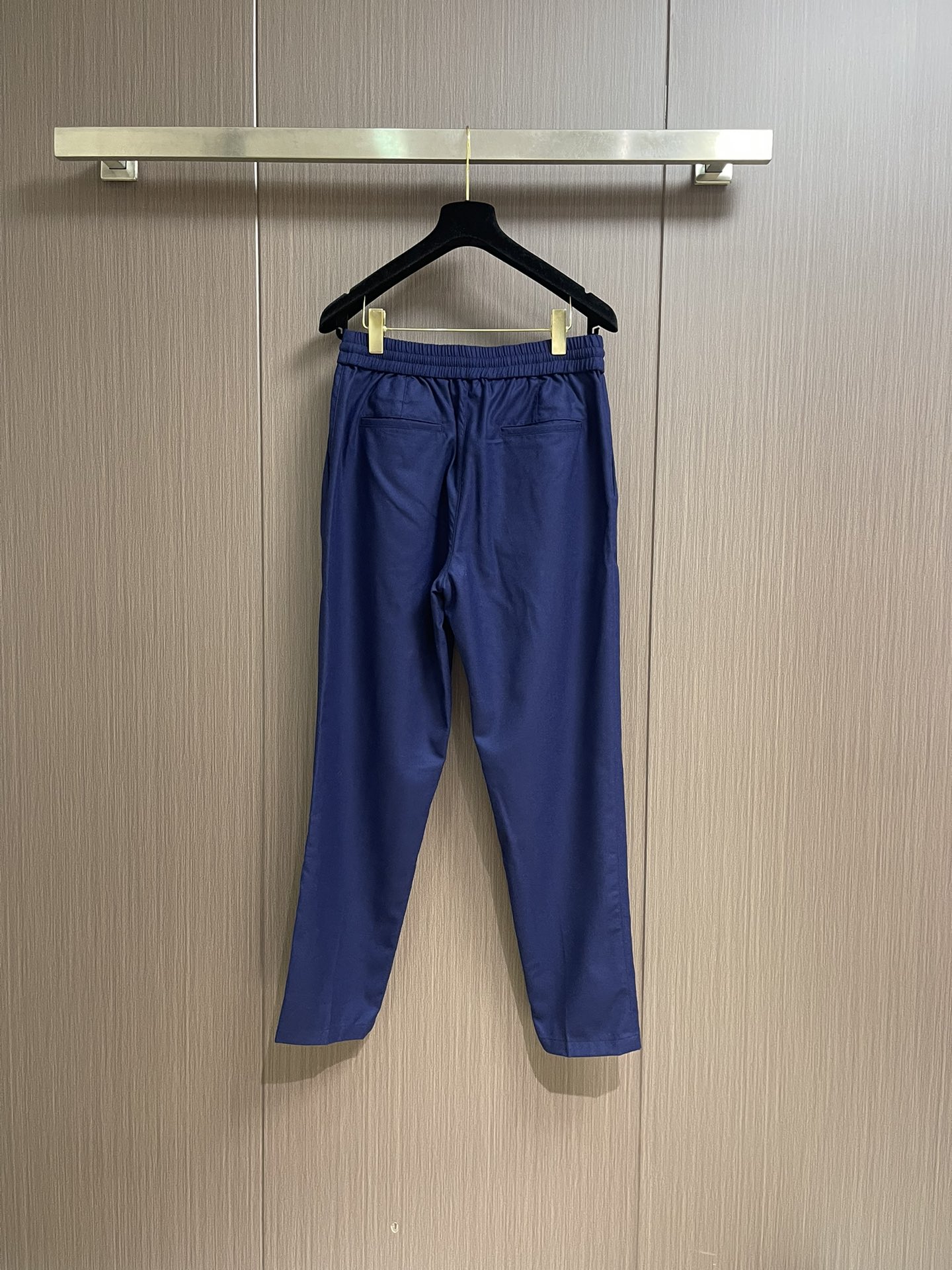 lP🆕 LoroPiana 2025秋冬新款休闲羊毛裤 休闲裤作为随时随地男人都能穿搭的时尚单品，简洁的