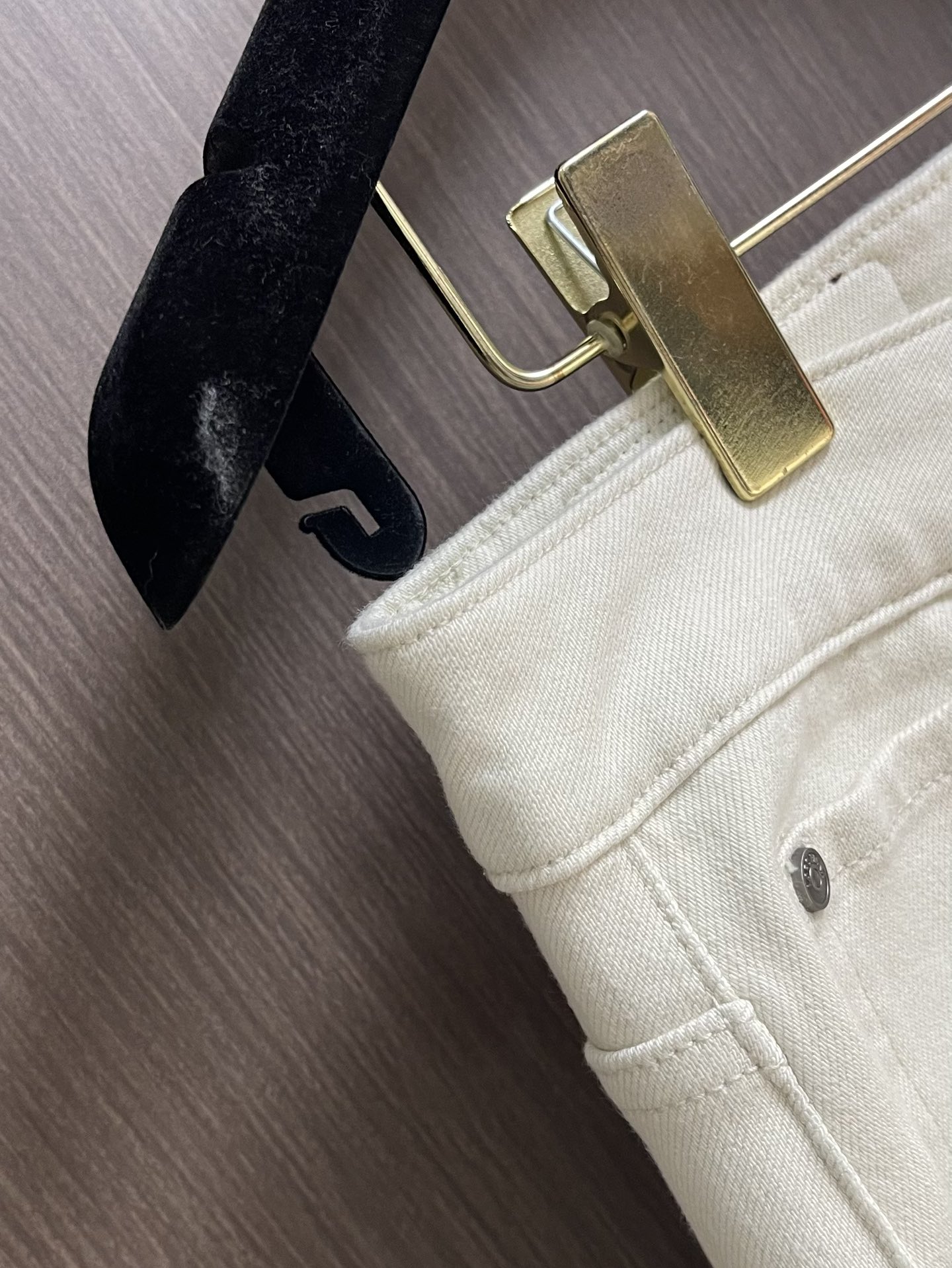 lP🆕 LoroPiana 2025SS秋季新品休闲裤，休闲裤作为随时随地男人都能穿搭的时尚单品，简洁的