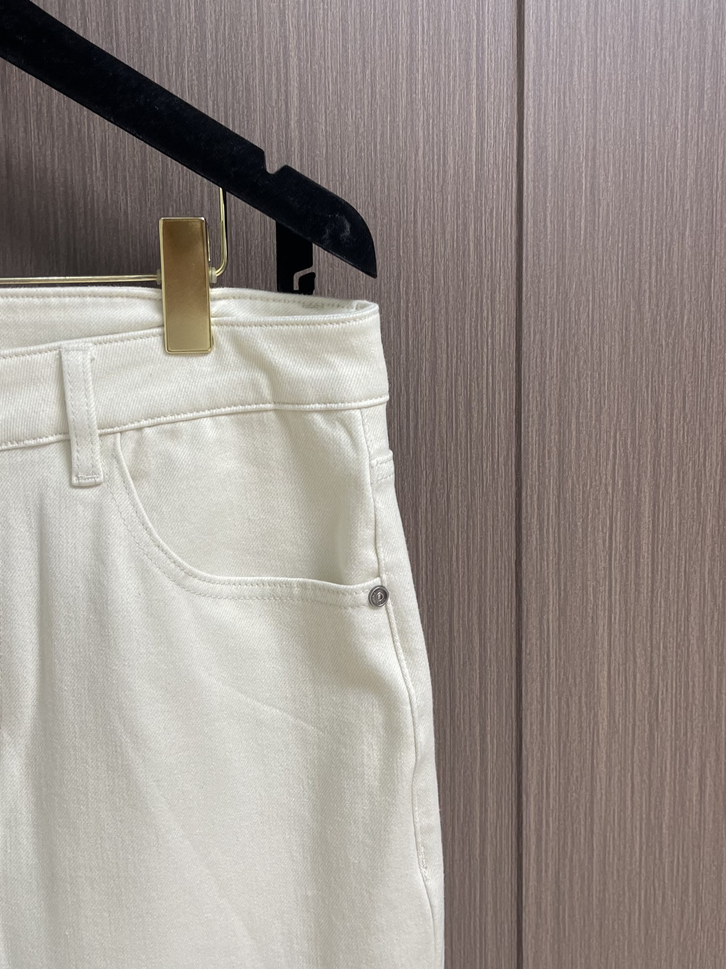 lP🆕 LoroPiana 2025SS秋季新品休闲裤，休闲裤作为随时随地男人都能穿搭的时尚单品，简洁的