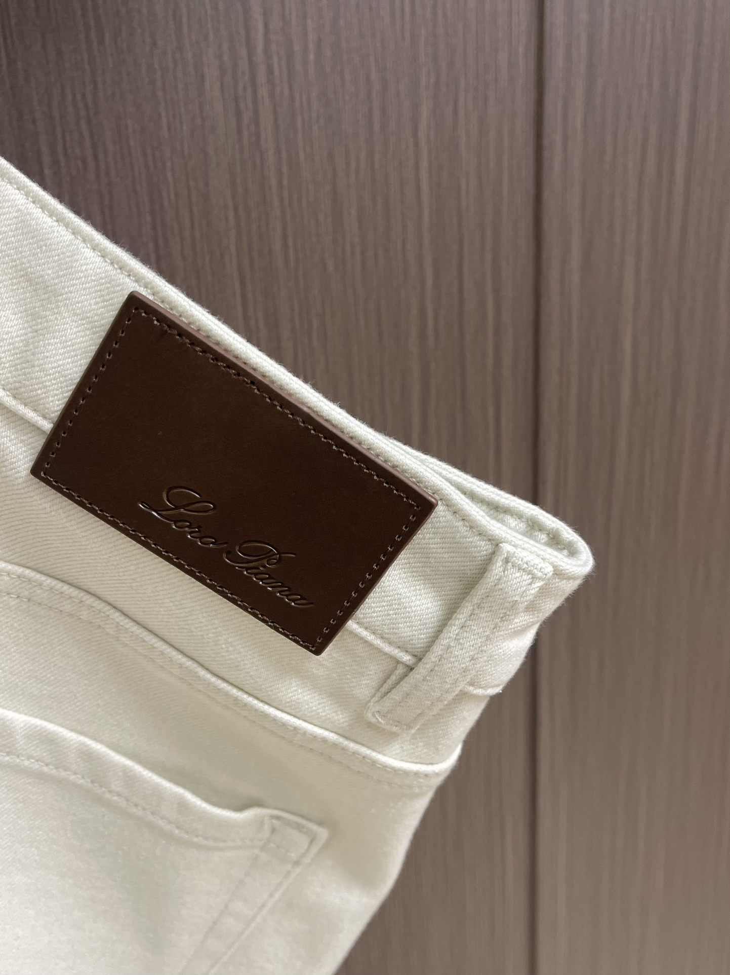 lP🆕 LoroPiana 2025SS秋季新品休闲裤，休闲裤作为随时随地男人都能穿搭的时尚单品，简洁的