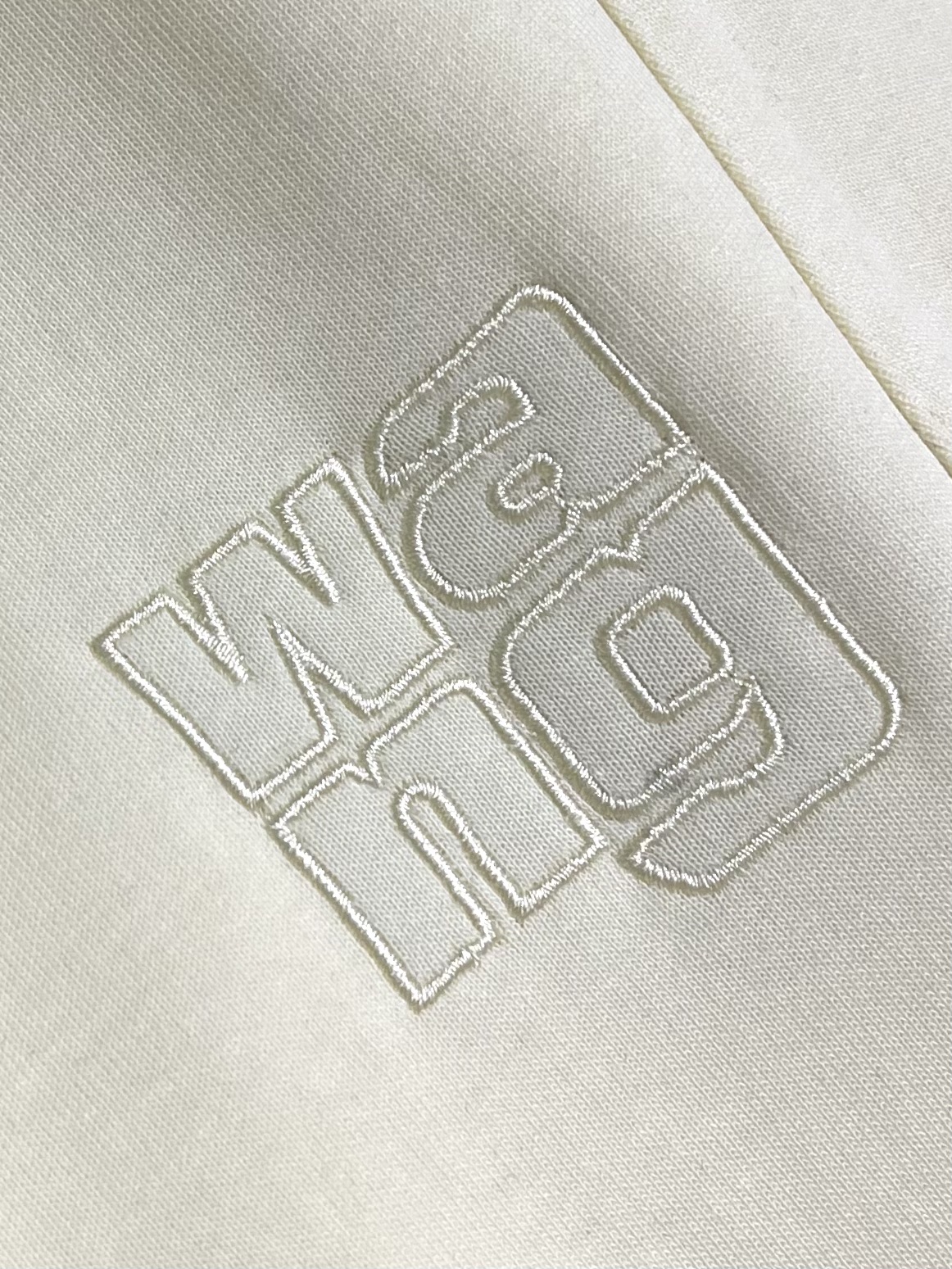 Alexander wang 亚历山大王 2025SS秋冬季新款休闲运动卫裤，侧向饰有 大王刺绣图案设计