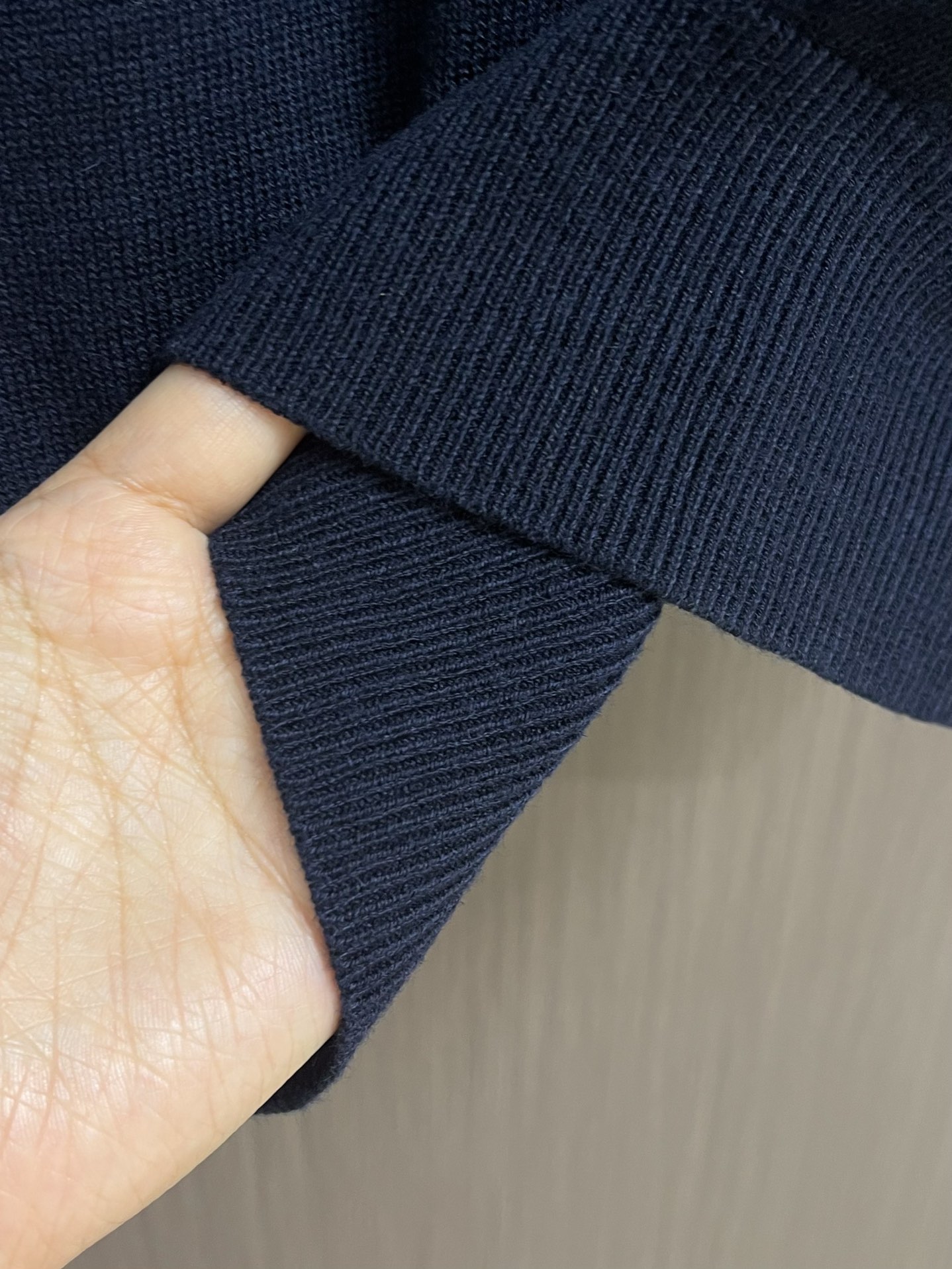 Dior 2025SS早秋新款长袖翻领POLO衫，年年经典百搭款式 合体的版型 三粒扣 袖口脚叉 扣子点