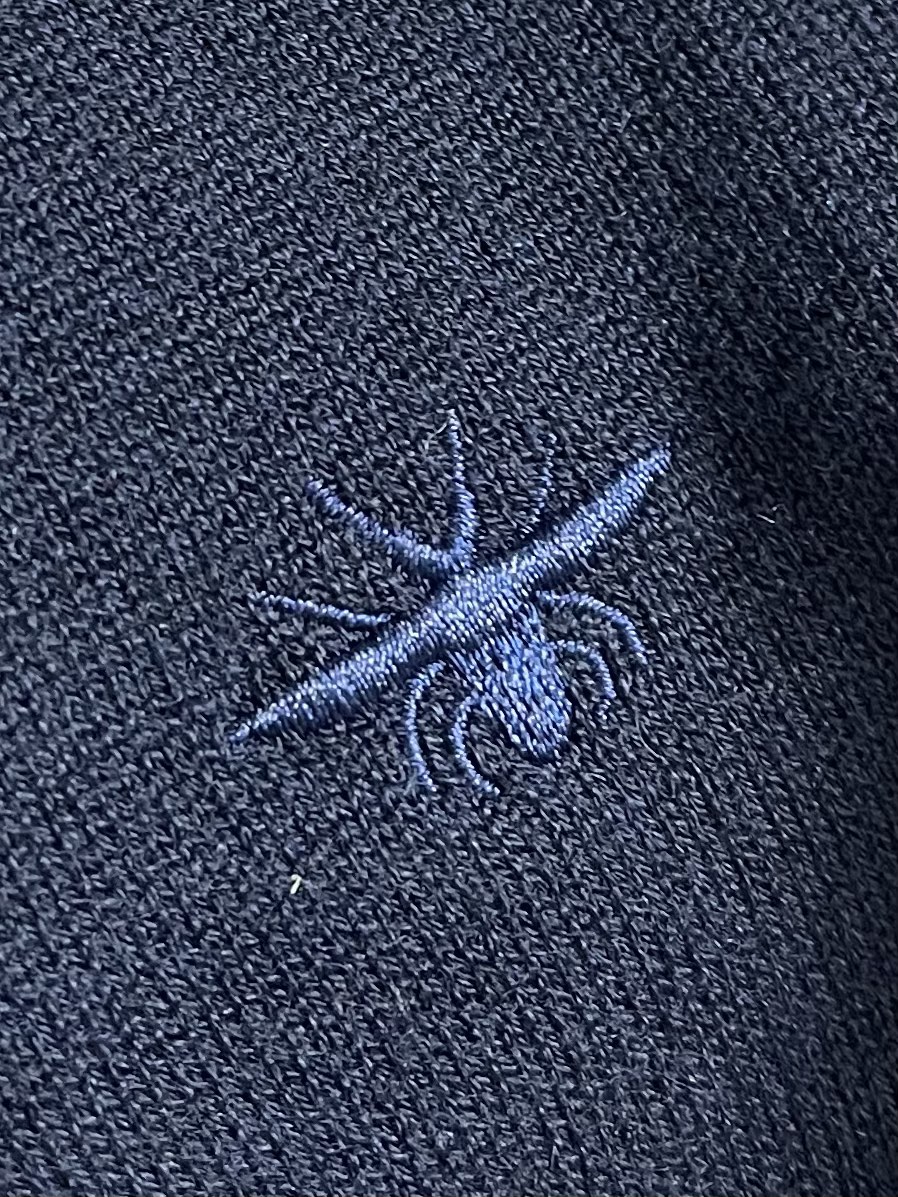 Dior 2025SS早秋新款长袖翻领POLO衫，年年经典百搭款式 合体的版型 三粒扣 袖口脚叉 扣子点