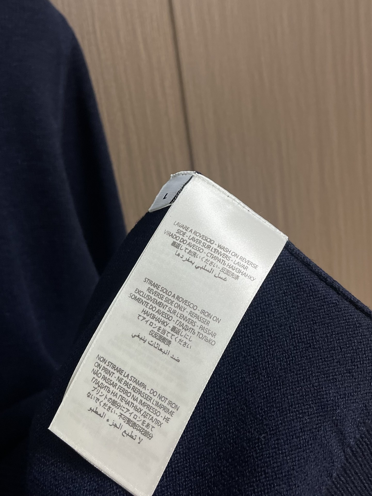 Dior 2025SS早秋新款长袖翻领POLO衫，年年经典百搭款式 合体的版型 三粒扣 袖口脚叉 扣子点