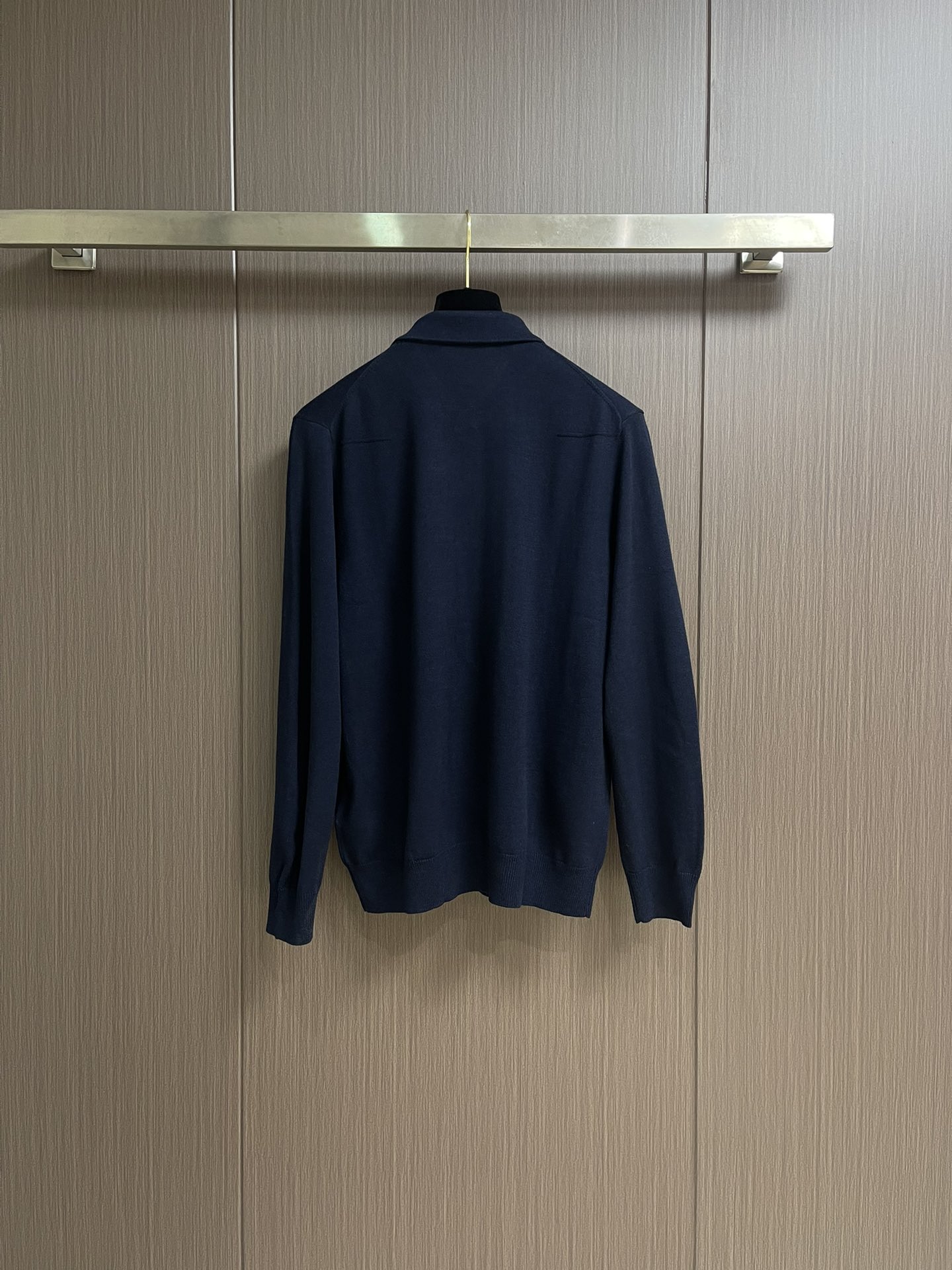 Dior 2025SS早秋新款长袖翻领POLO衫，年年经典百搭款式 合体的版型 三粒扣 袖口脚叉 扣子点