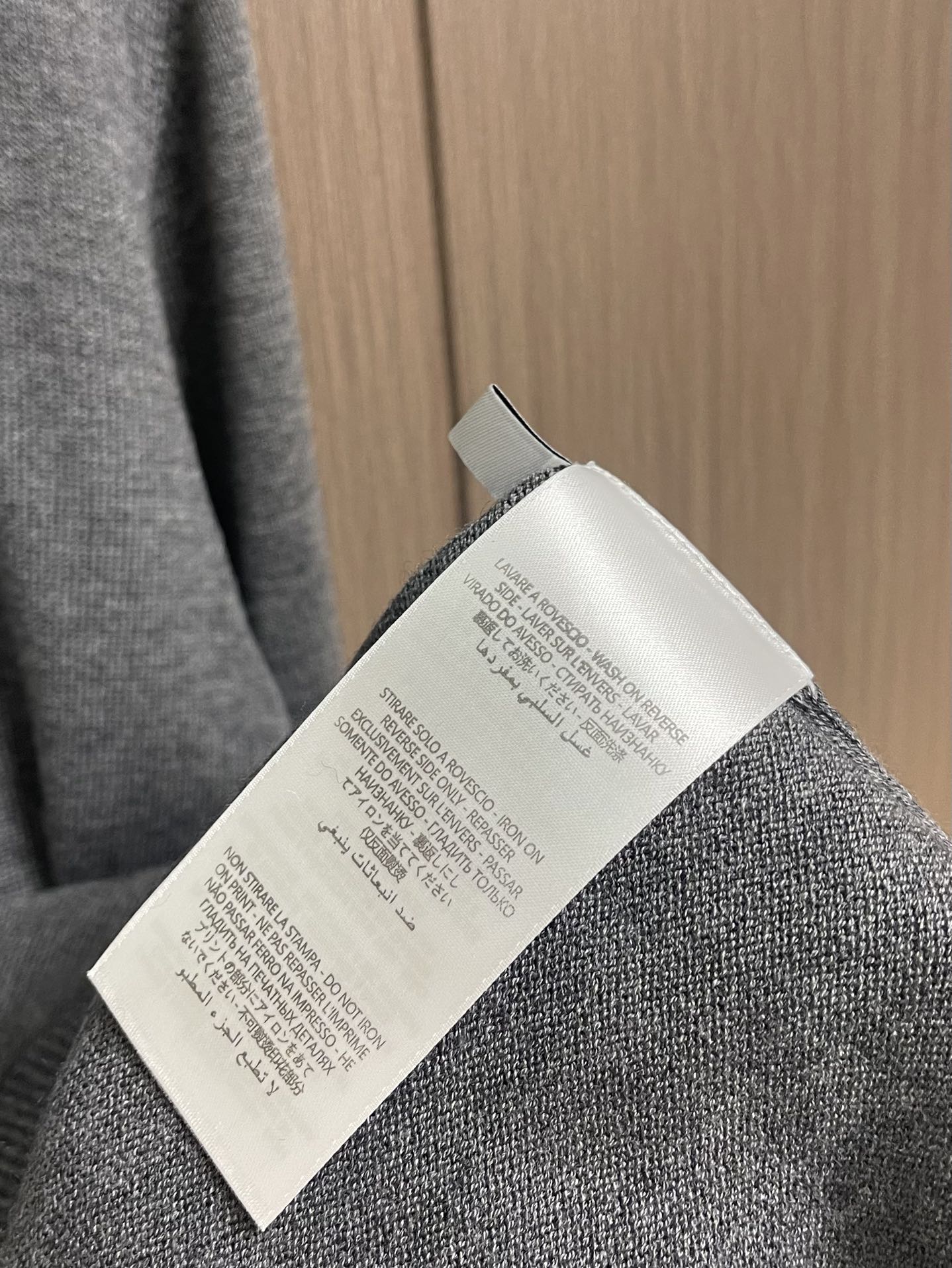 Dior 2025SS早秋新款长袖翻领POLO衫，年年经典百搭款式 合体的版型 三粒扣 袖口脚叉 扣子点