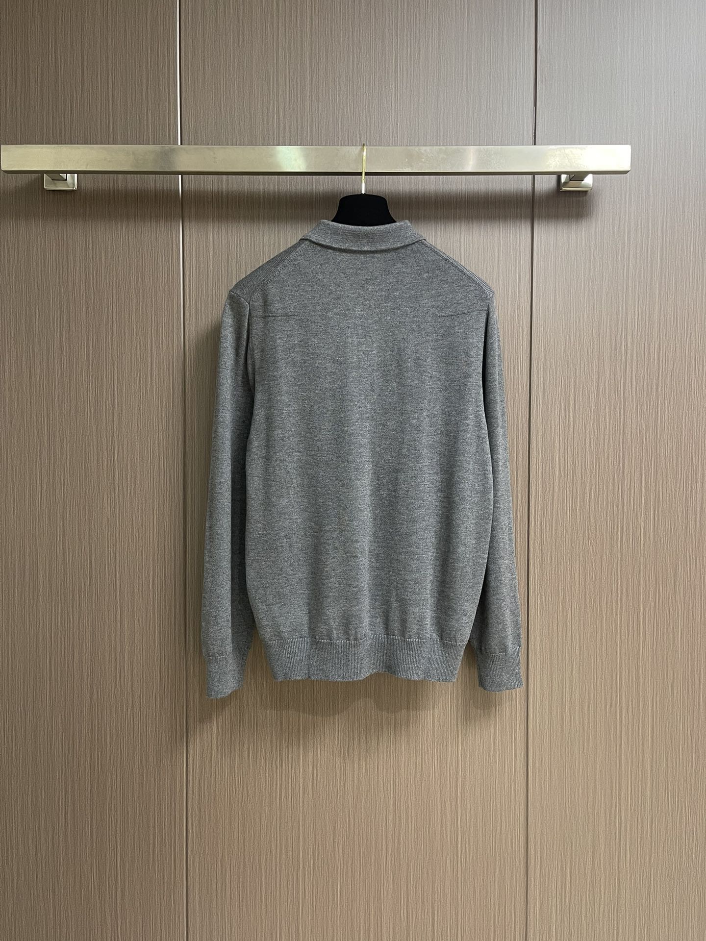 Dior 2025SS早秋新款长袖翻领POLO衫，年年经典百搭款式 合体的版型 三粒扣 袖口脚叉 扣子点