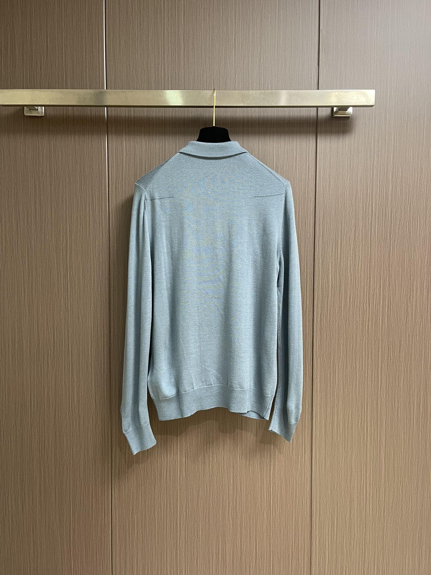 Dior 2025SS早秋新款长袖翻领POLO衫，年年经典百搭款式 合体的版型 三粒扣 袖口脚叉 扣子点